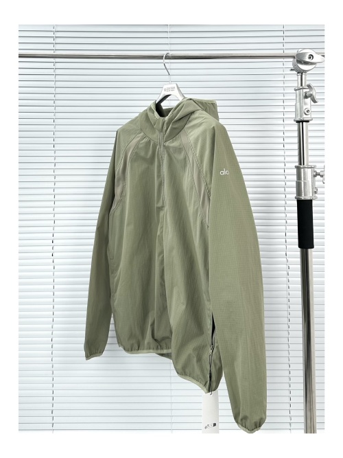 Alo Yoga Men's Lightweight Active Jacket, Breathable and Water-Resistant 1 Alo Yoga Men's Lightweight Active Jacket, Breathable and Water-Resistant