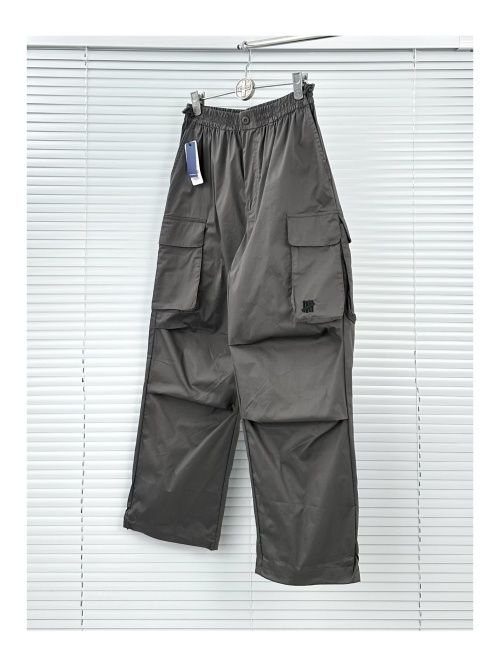 UNDEFEATED Five Bar Cargo Pants - Streetwear Style with Multiple Pockets 1 UNDEFEATED Five Bar Cargo Pants - Streetwear Style with Multiple Pockets