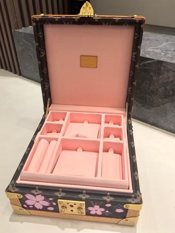 Elegant Sakura Jewelry Box - Portable Travel Jewelry Organizer Case 6 a1749867389097 5346