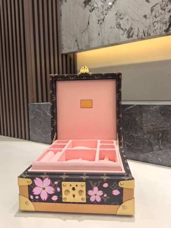 Elegant Sakura Jewelry Box - Portable Travel Jewelry Organizer Case 9 a1749867405308 7826