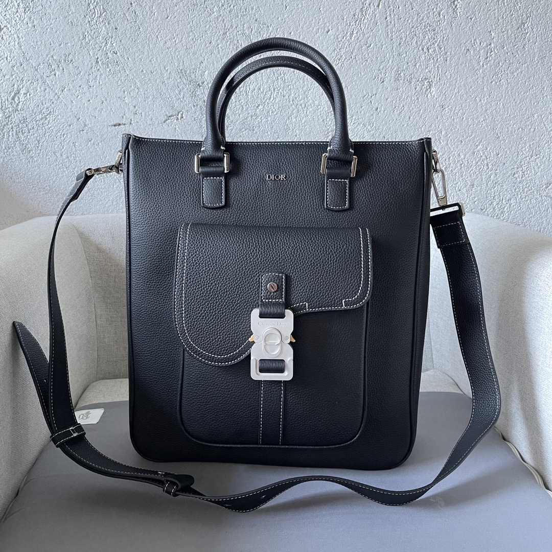 Sac fourre-tout Dior Saddle pour homme en cuir grainé noir avec bandoulière