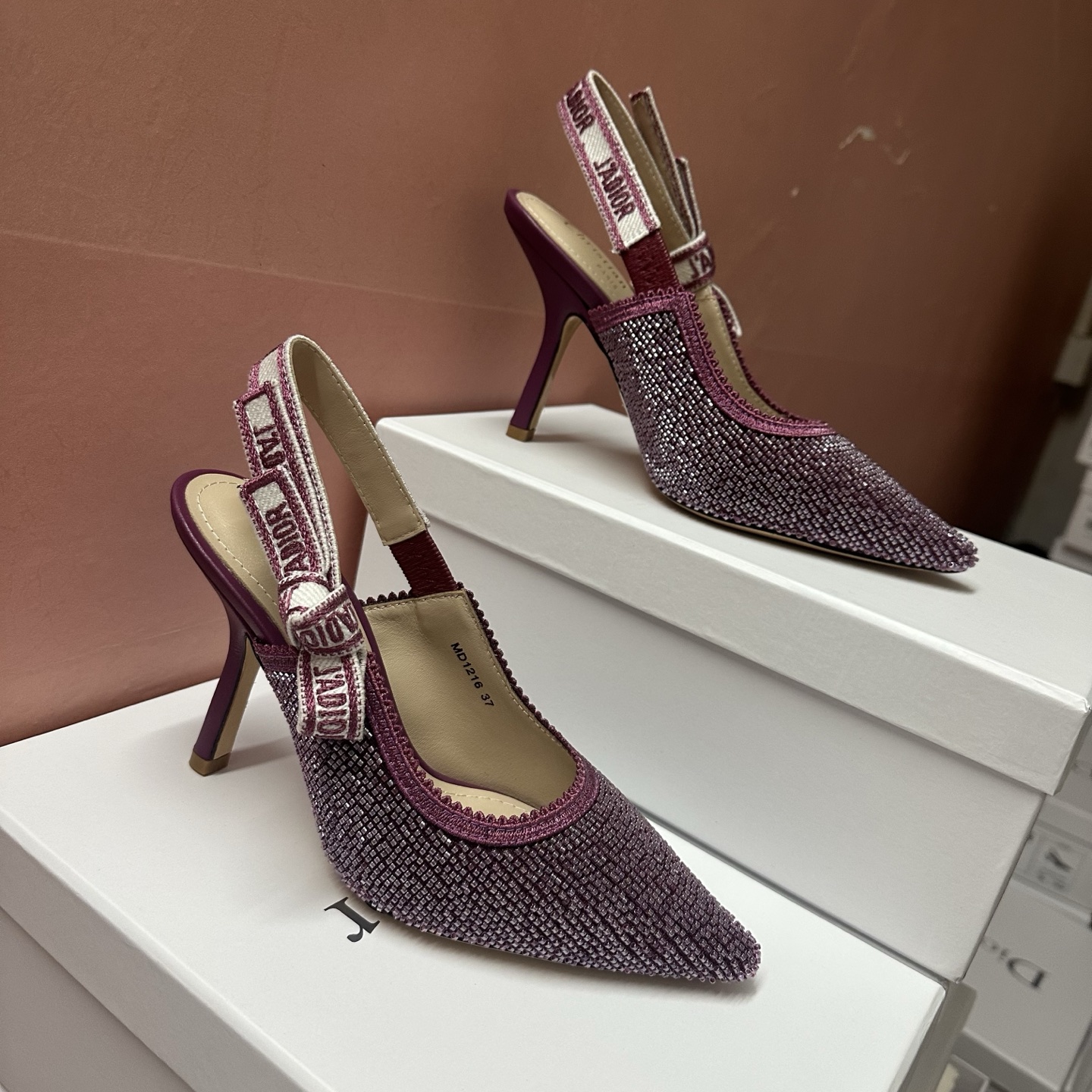 NO:246529,J'ADIOR DIOR counter latest celebrity style with webbing high heels; using unique embroidery of more than 200,000 stitches and a single complete seamless fabric craft, the iconic electric embroidery 