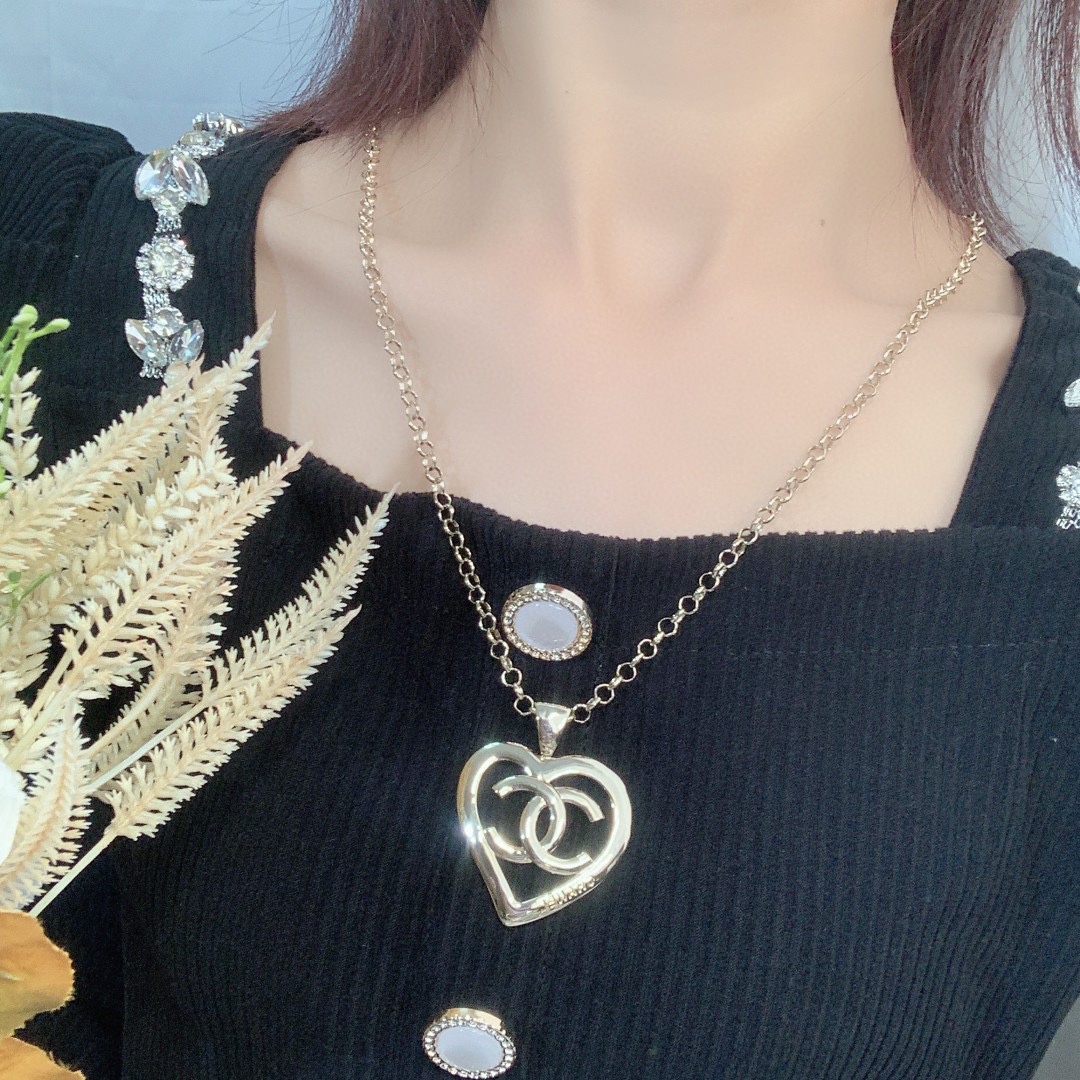 NO:101358,Xiaoxiang love hollow large sweater chain necklace, Chanel necklace, chanel, sweaters, necklace19860909小香爱心镂空大号毛衣链项链,香奈儿项链,chanel,sweaters,necklace,Jewelry