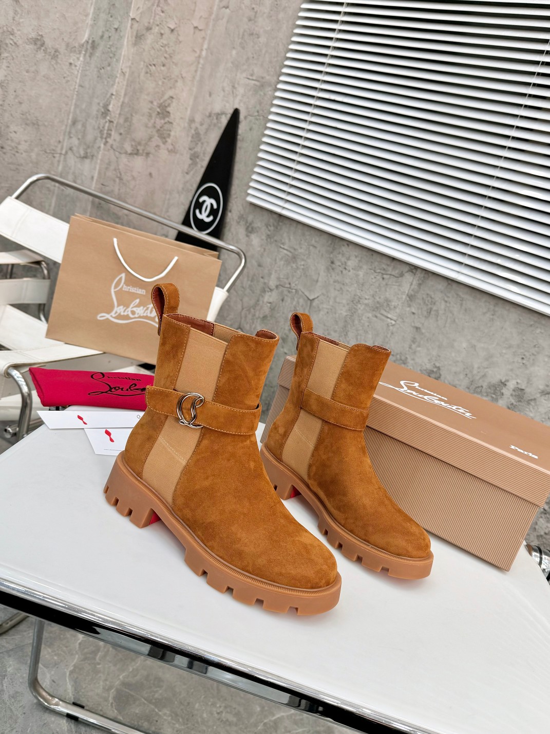 NO:491632,Top version Exclusive customization Purchase grade 6 colors to choose from. The heavy launch of Christian Louboutin (CL) logo design Red-soled shoes The latest catwalk model is referred to as CL Red-soled shoes The catwalk model is a little new and breeze with a bit of noble feeling, the foot is perfect, elegant and elegant, crystal clear, no matter various accessories, material, grid position is original 1:1 customized, zero distance from the original 1 upper apricot yellow sheepjing 2 inner sheepskin 3 large sole original one-to-one open mold and anti-slip two-color label large sole 4 original packaging 5 sizes 35-42 (42 custom made without return or replacement), boots, christian louboutin, boots, sheepskin, sheep19860909顶级版本 独家定制 代购级⑥个颜色供选择.重磅推出 Christian Louboutin（CL）标识设计 红底鞋最新走秀款简称CL 红底鞋 T台走秀款小新清风带点贵气的感觉,上脚非常完美优雅大方,晶莹剔透,无论各种配件 材质 格位 都是原版1:1定制,与原版零距离 1鞋面杏黄色羊京 2内里羊皮 3大底原版一比一开模防滑双色带标大底 4原版包装 5码数35-42码（42订做不退不换）,靴子,christian louboutin,boots,sheepskin,sheep,Women's Shoes