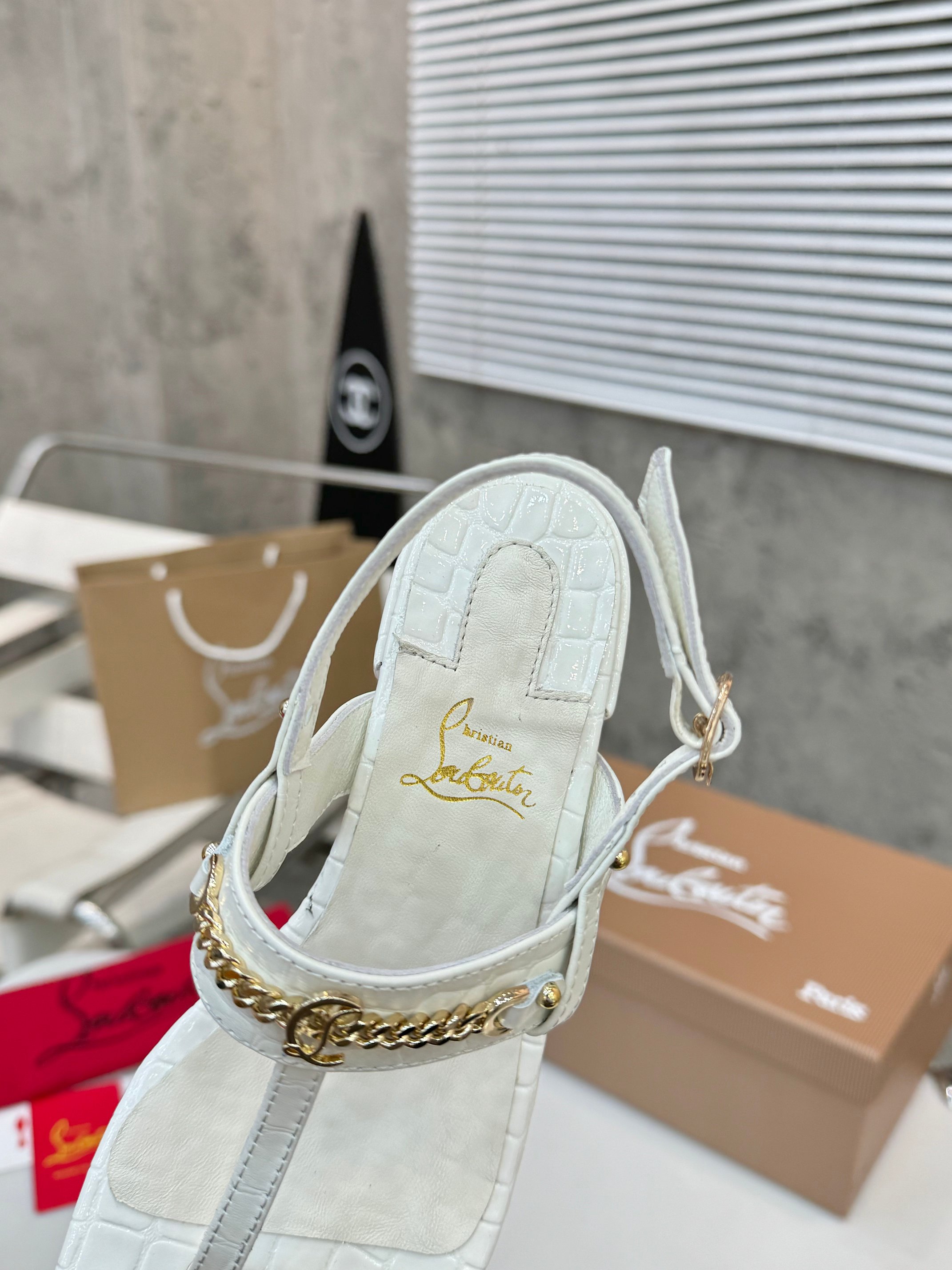 Christian Louboutin White Croc Embossed Leather Block Heel Sandals 9 a1737046860986 8332