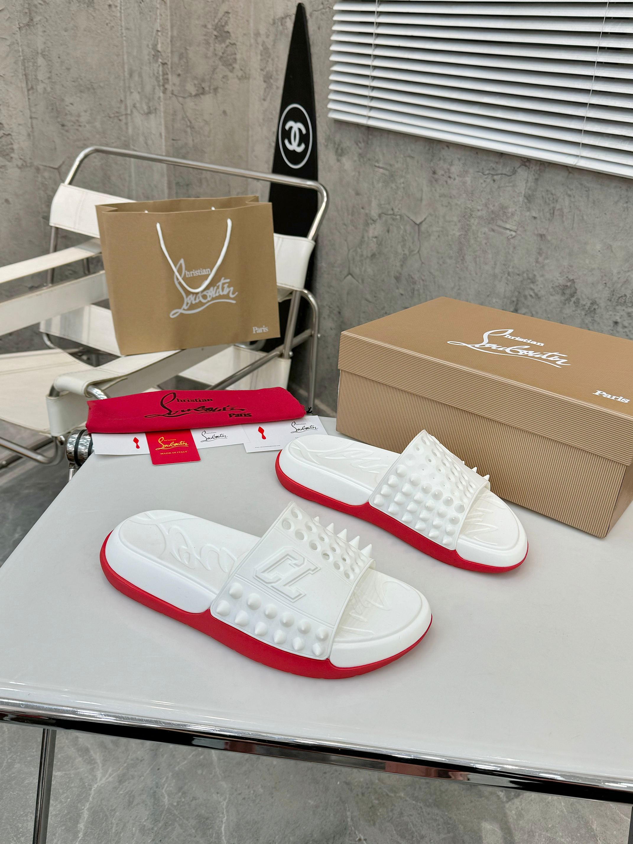 Christian Louboutin Men's White Spike Detail Open Toe Beach Slides 4 a1737527005947 8234