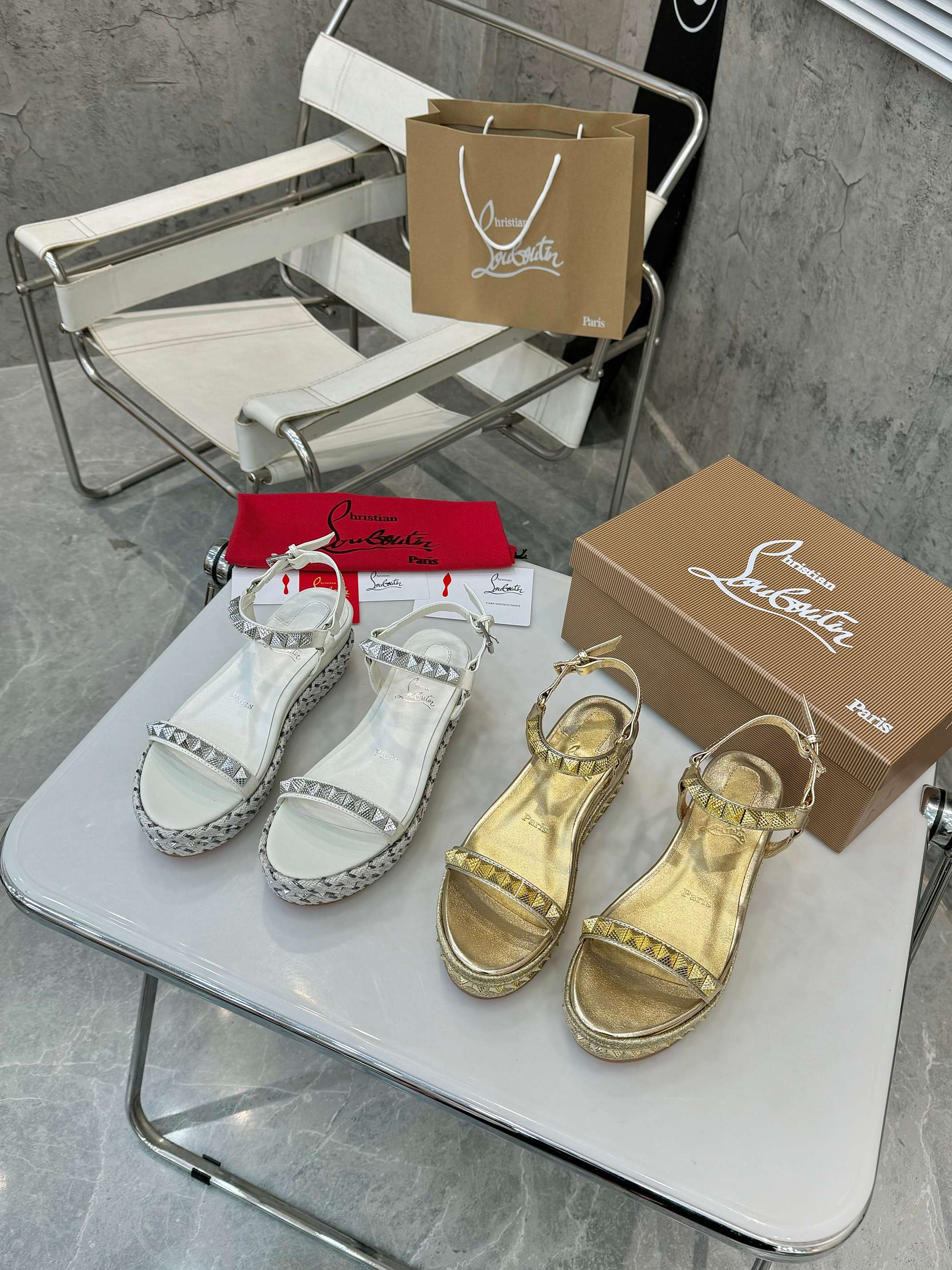 NO:169515,The golden model has a new color, rubber sole. Leather sole. Spring and summer red sole. 6com thick sole. 12com wedge. Classic sandals have a new color. The official website has a complete range of colors. Super eye-catching tools. Many pearls. Fantasy. Four-sided willow nails. The queen is still lady, plump or slender. Fabric. The top layer of beef and sheepskin. The footbed sheepskin. Can be made into genuine leather sole. Size 40-41. It needs to be customized (1-3) days. The non-quality issues that are not returned or exchanged. Dear. The standard size is 34-41. Sandals, sandals, sheepskin, sheep19860909金典款加新颜色了,胶底. 皮底 春夏季红底6com厚底 12com坡跟 经典款款凉鞋又加 新颜色啦 官网颜色齐 超强吸睛利器 众多棵珍珠 幻彩 四方柳钉 女王还是淑女、丰满还是纤细统统HOID住 面料 头层牛羊皮 羊京 垫脚羊皮.可做真皮底 40-41码要订做 (1～3)天 注订做的非质量问题 不退不换 亲们凉解.标准码34-41码,凉鞋,sandals,sheepskin,sheep,Women's Shoes