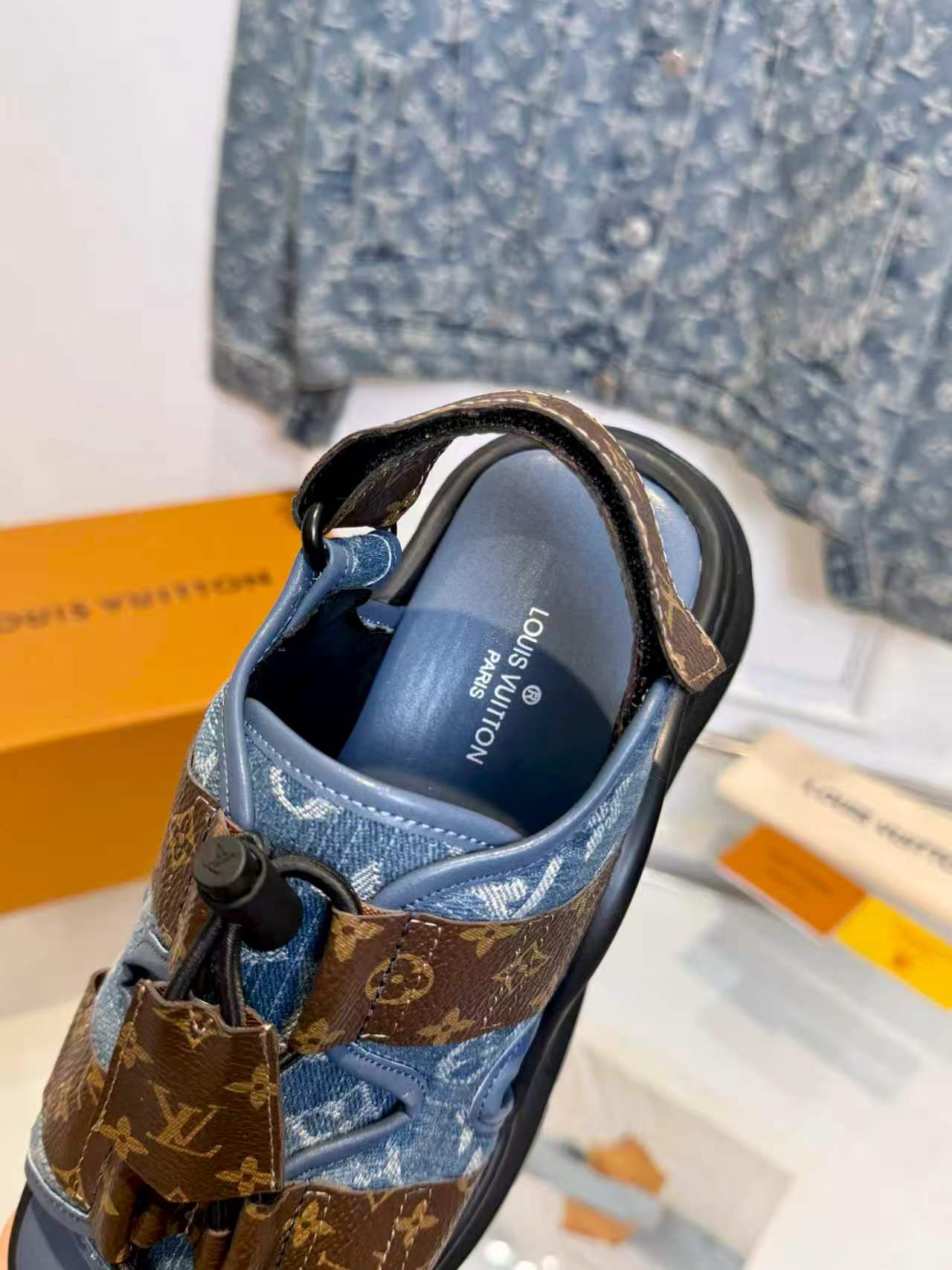 Louis Vuitton Lv凉鞋 驴家2026最新款高端 百搭款 非常包脚 非常好穿 厚底增高显瘦凉鞋 凉鞋以柔软羊皮革塑造潮流动感格调