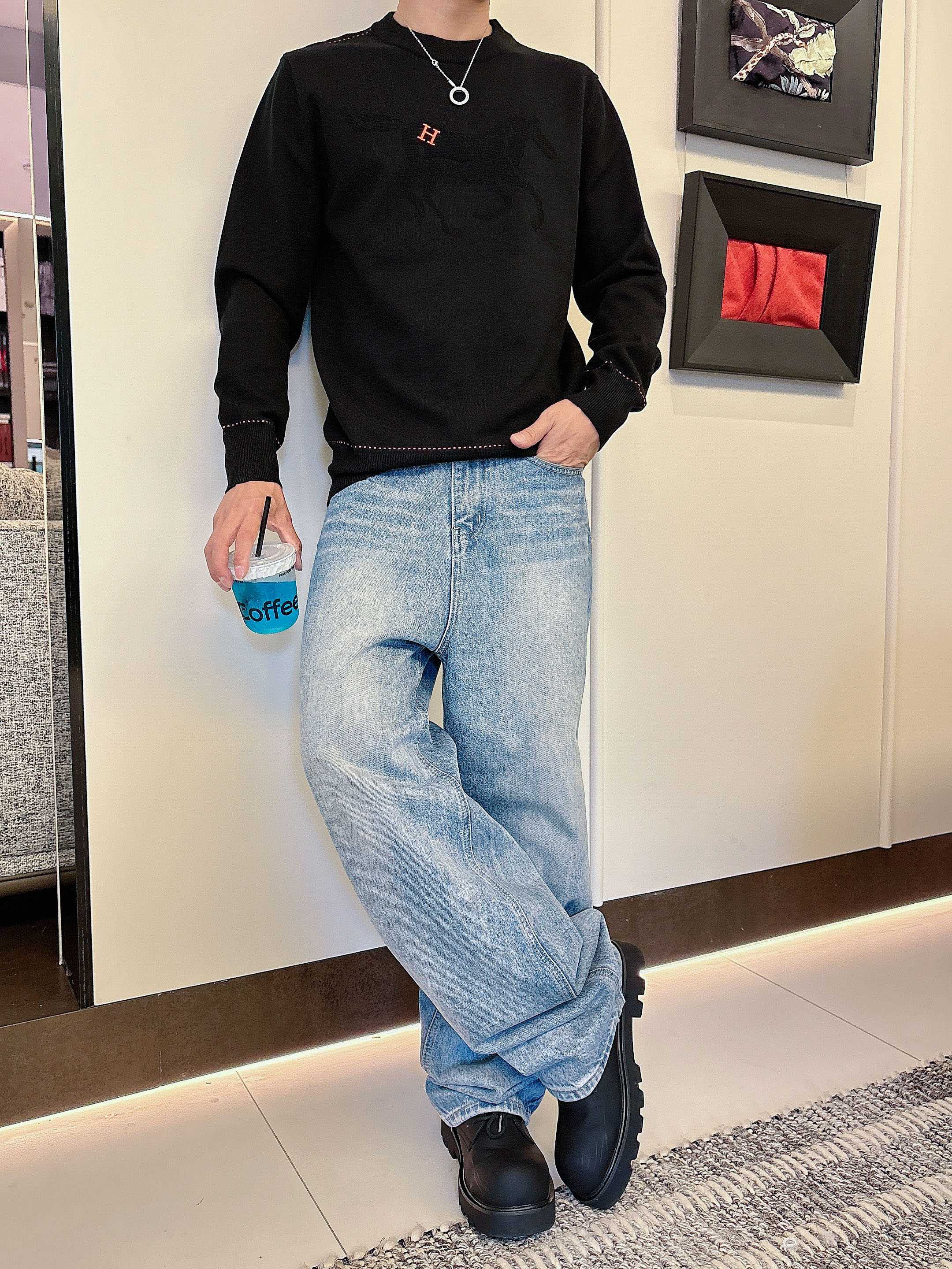 💐爱马仕 2025秋冬羊毛混纺圆领针织毛衣，采用进口定制纱线，上身舒适保暖，专柜同步在售。三标齐全。码数