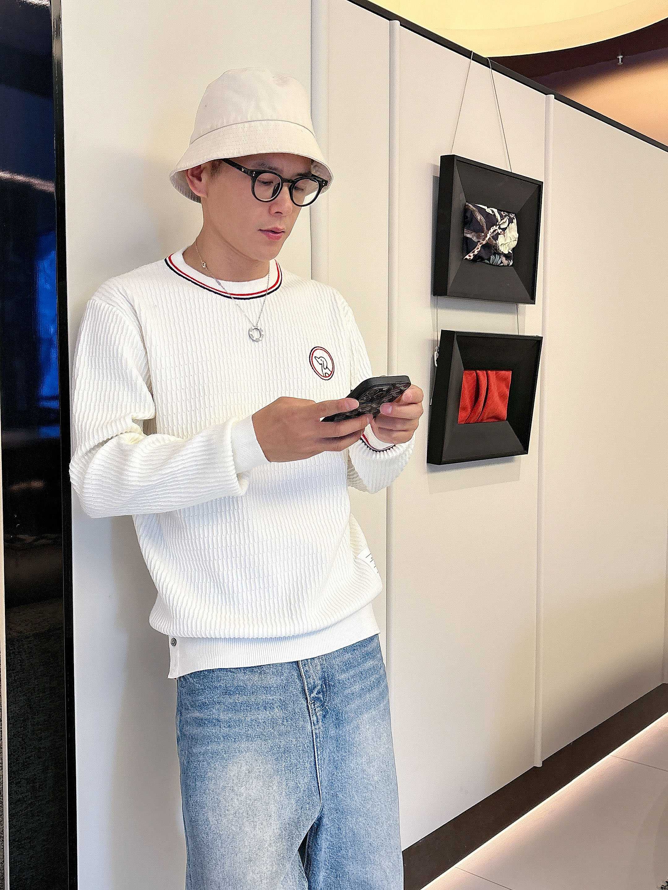 💐Tb 2025秋冬羊毛混纺圆领针织毛衣，采用进口定制纱线，上身舒适保暖，专柜同步在售。三标齐全。码数: