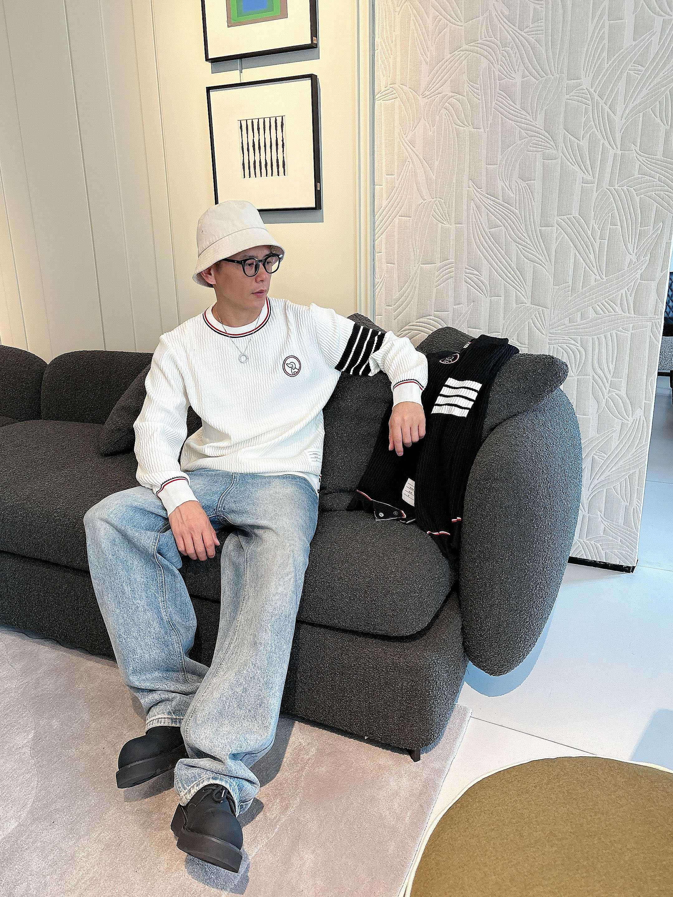 💐Tb 2025秋冬羊毛混纺圆领针织毛衣，采用进口定制纱线，上身舒适保暖，专柜同步在售。三标齐全。码数: