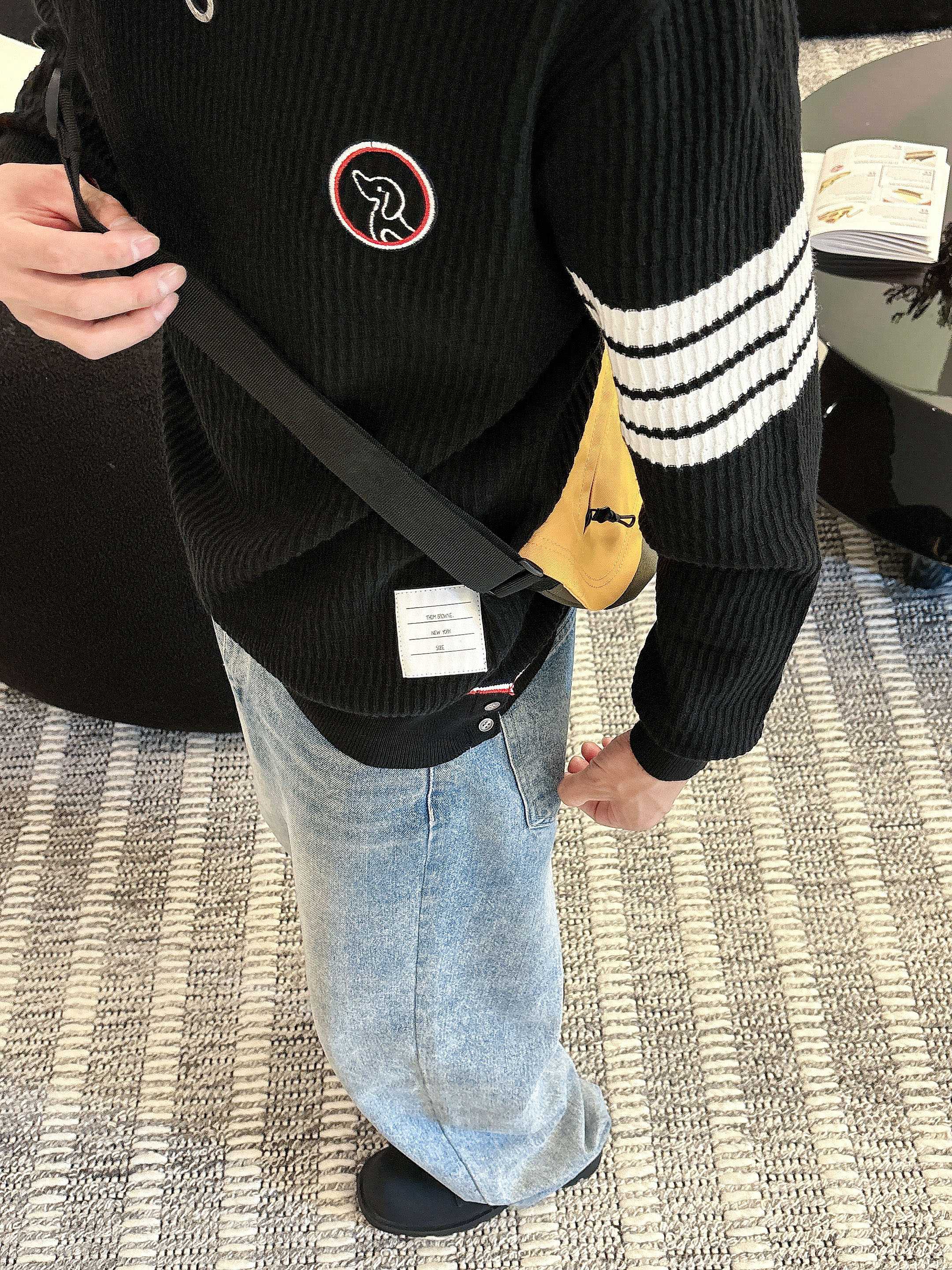 💐Tb 2025秋冬羊毛混纺圆领针织毛衣，采用进口定制纱线，上身舒适保暖，专柜同步在售。三标齐全。码数: