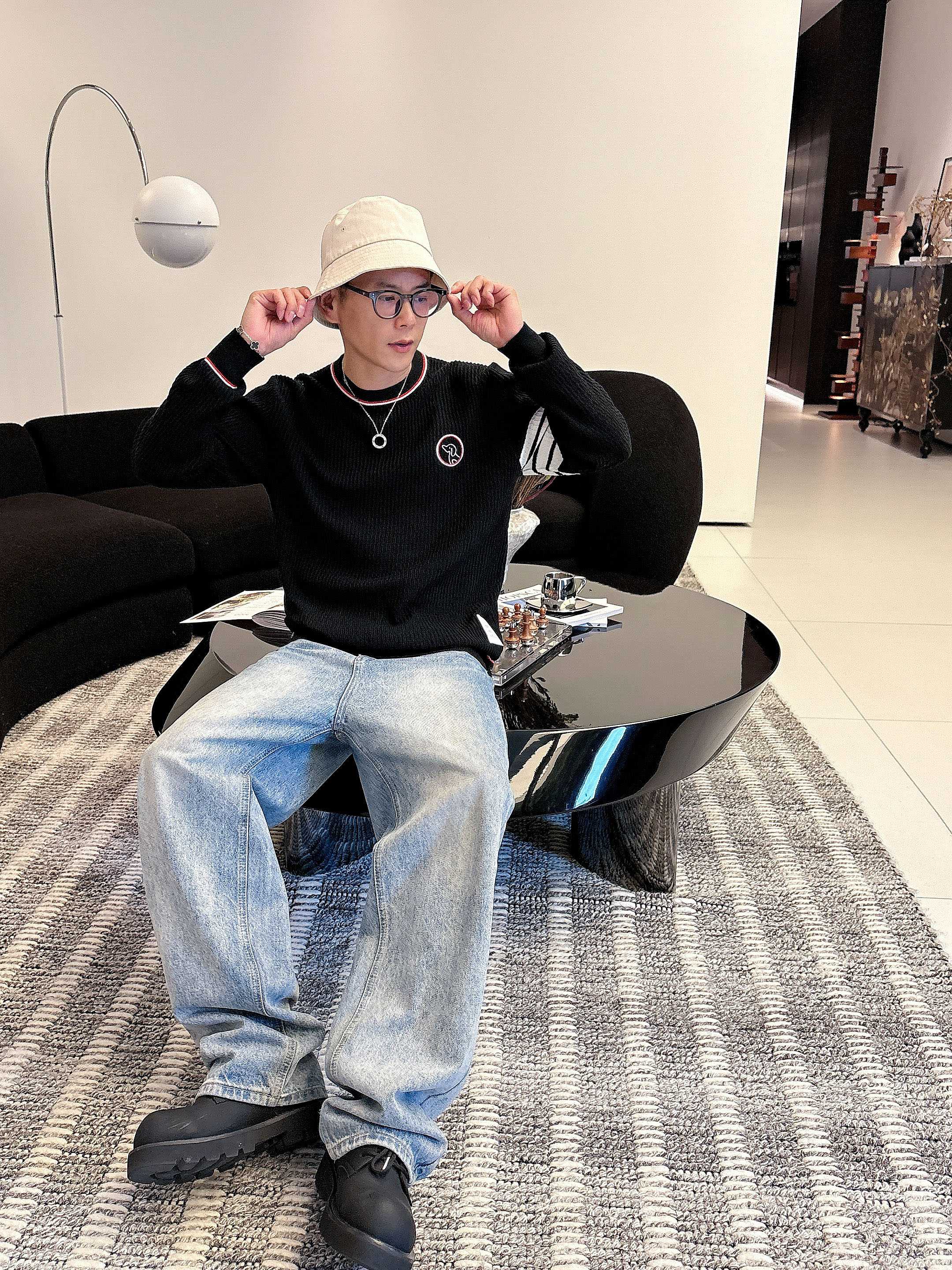 💐Tb 2025秋冬羊毛混纺圆领针织毛衣，采用进口定制纱线，上身舒适保暖，专柜同步在售。三标齐全。码数: