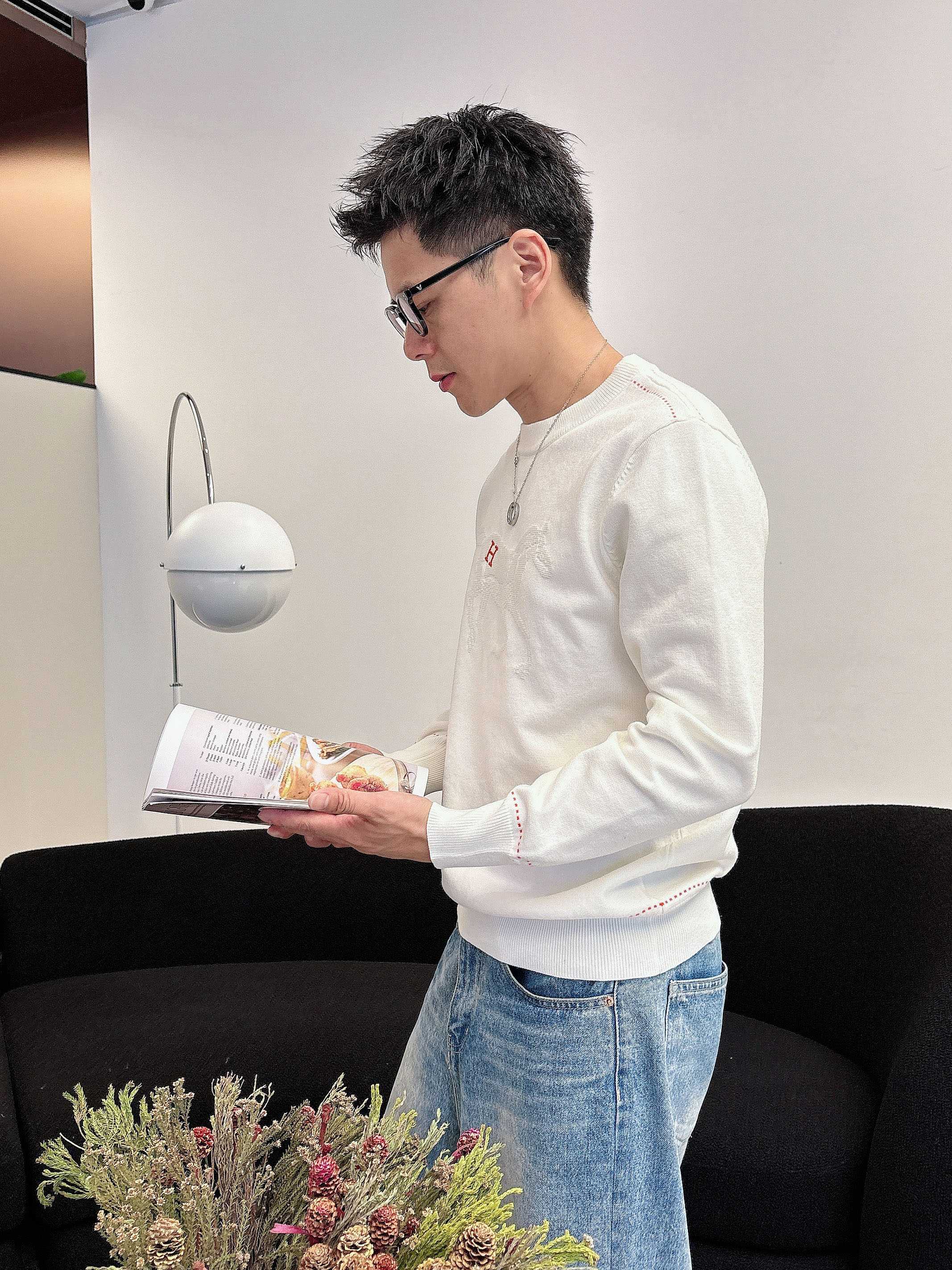 💐爱马仕 2025秋冬羊毛混纺圆领针织毛衣，采用进口定制纱线，上身舒适保暖，专柜同步在售。三标齐全。码数