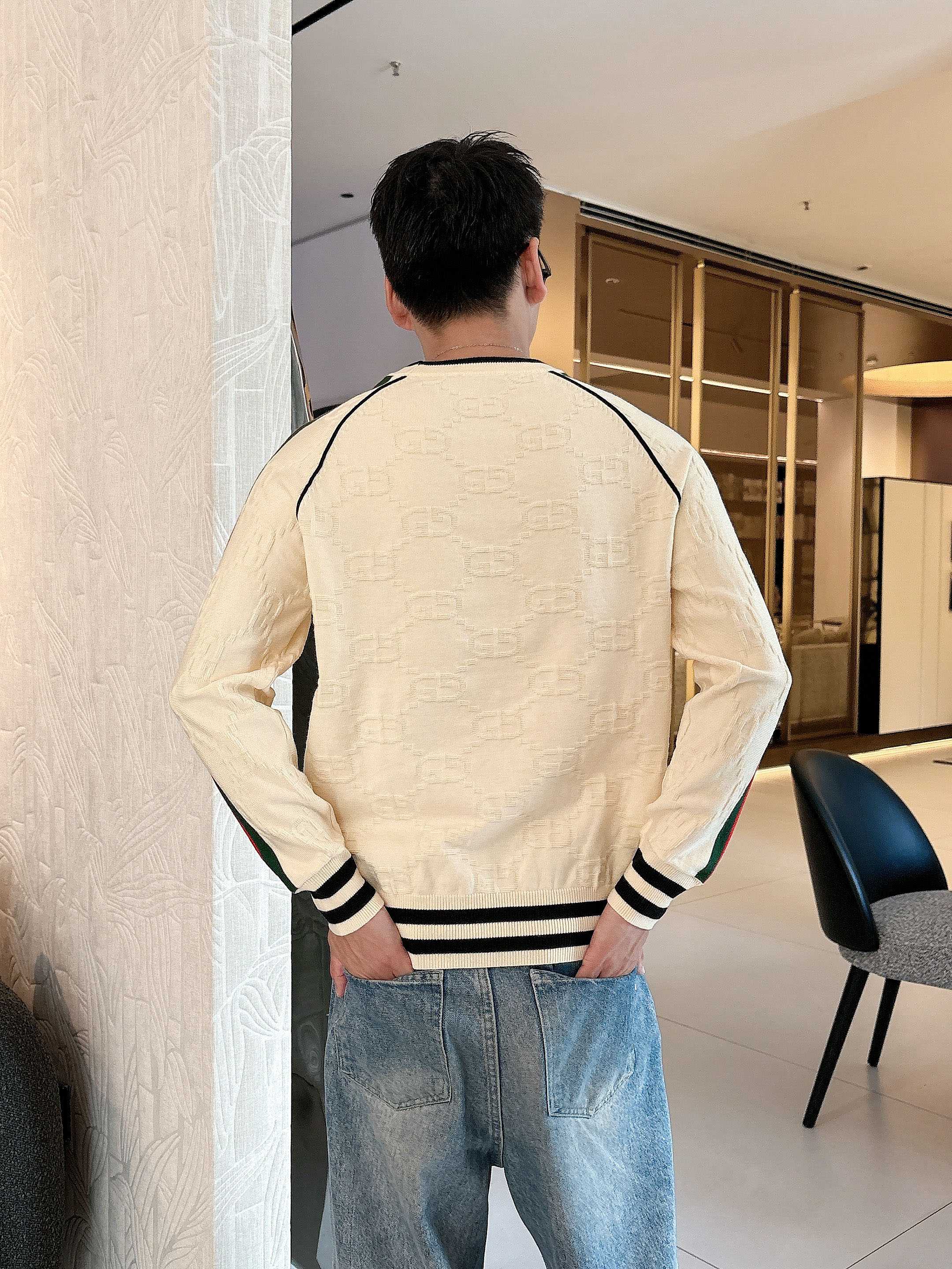 💐古琦 2025秋冬羊毛混纺圆领针织毛衣，采用进口定制纱线，上身舒适保暖，专柜同步在售。三标齐全。码数: