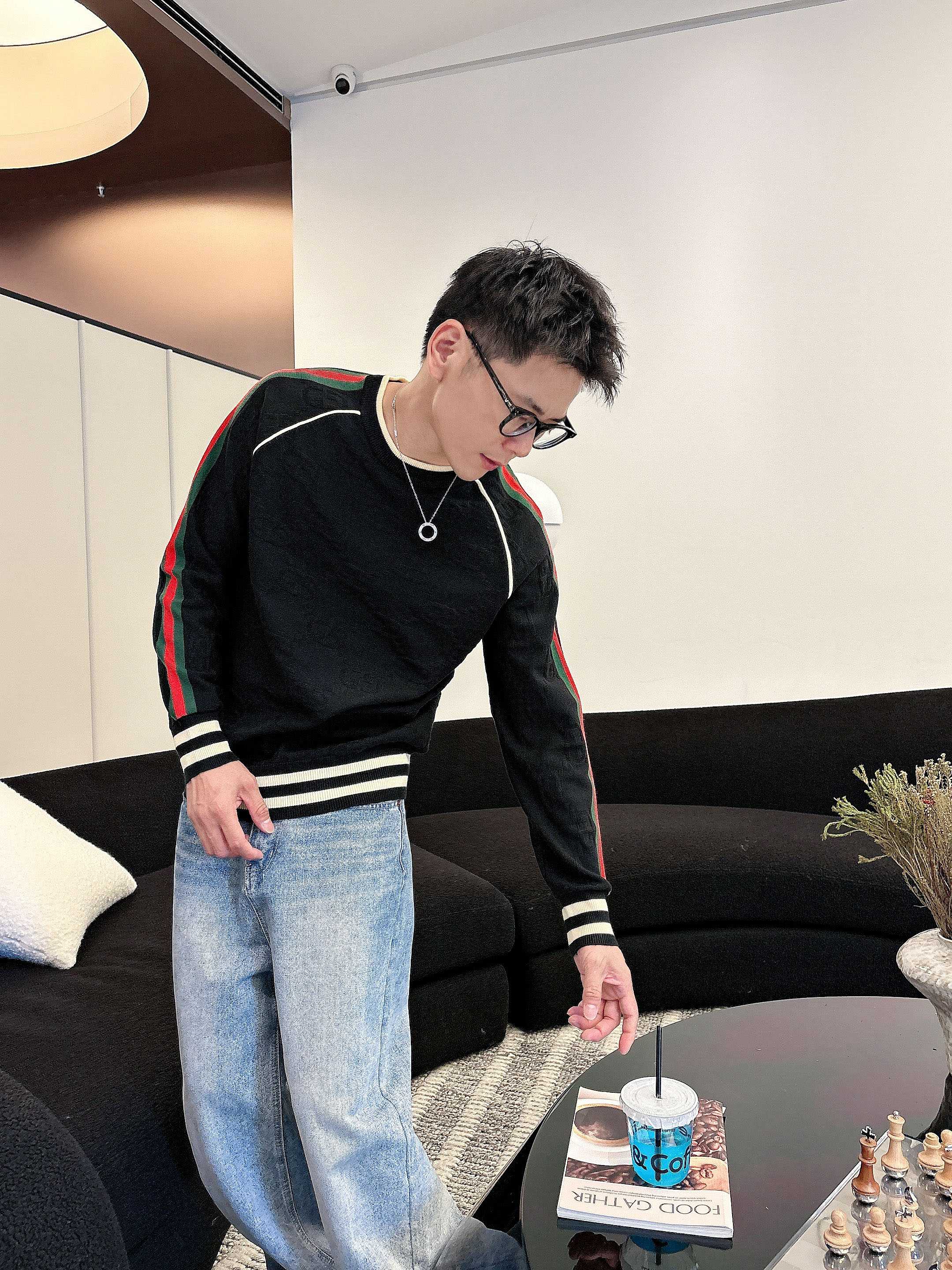 💐古琦 2025秋冬羊毛混纺圆领针织毛衣，采用进口定制纱线，上身舒适保暖，专柜同步在售。三标齐全。码数: