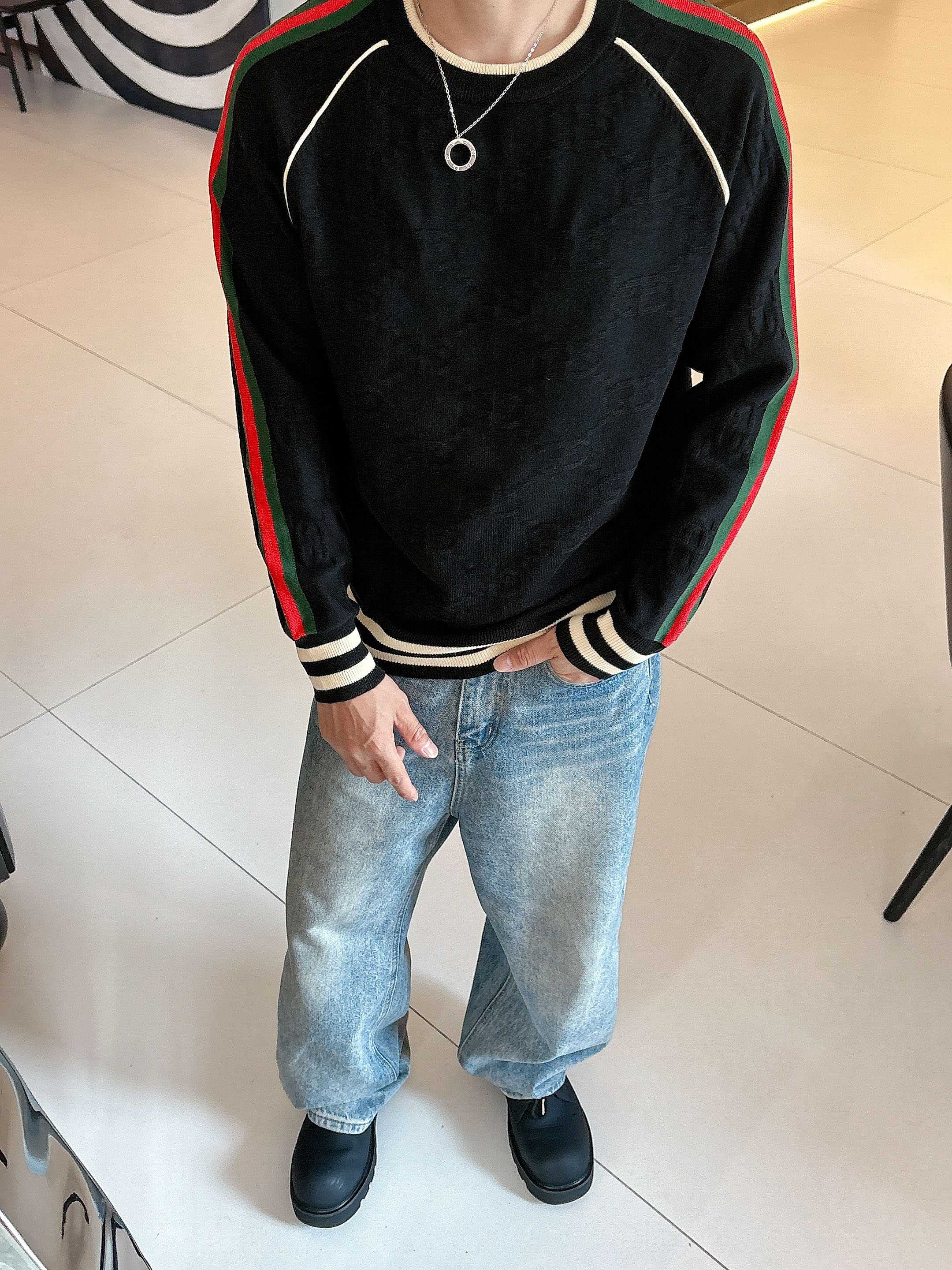 💐古琦 2025秋冬羊毛混纺圆领针织毛衣，采用进口定制纱线，上身舒适保暖，专柜同步在售。三标齐全。码数: