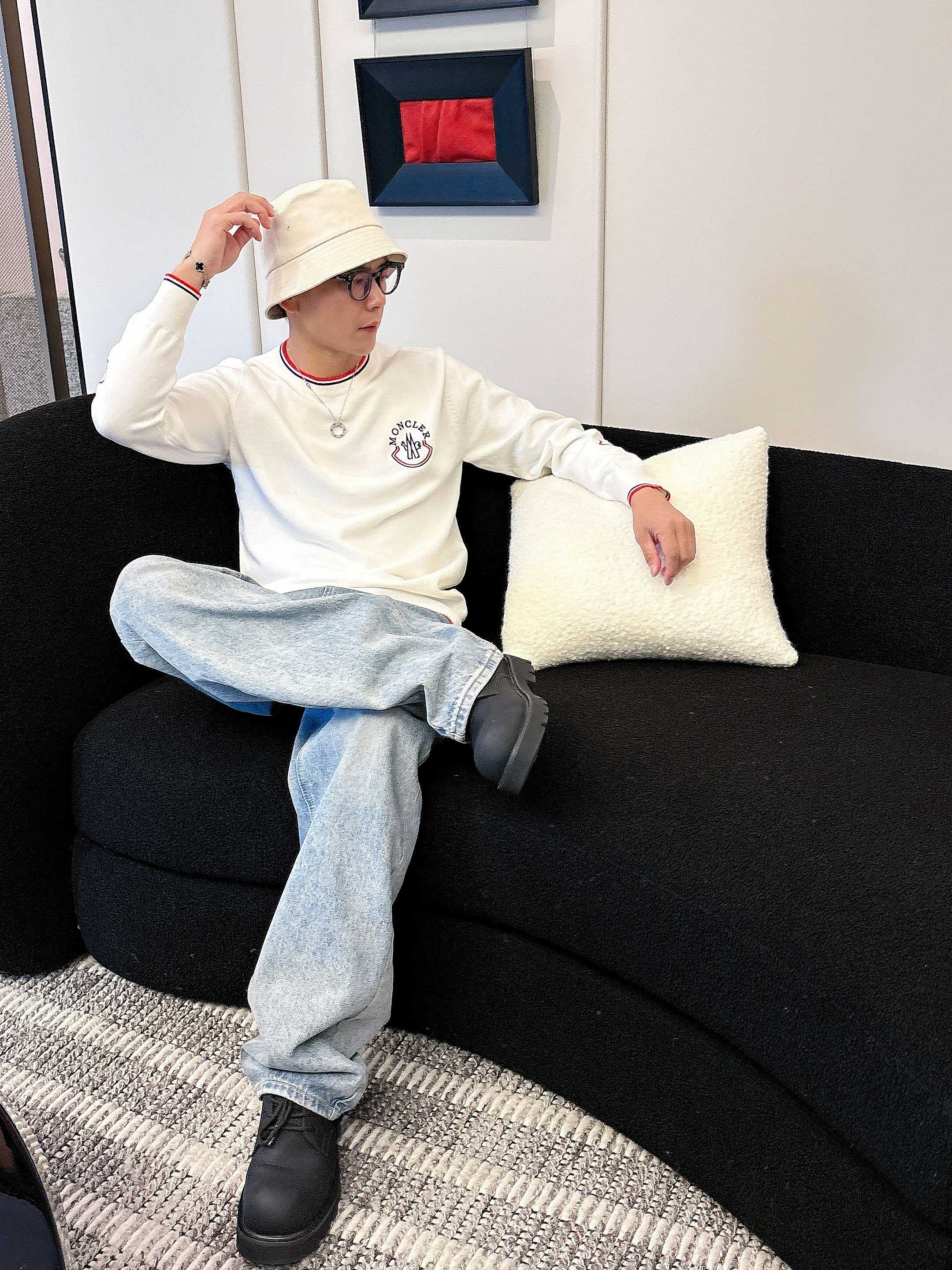 💐蒙口 2025秋冬羊毛混纺圆领针织毛衣，采用进口定制纱线，上身舒适保暖，专柜同步在售。三标齐全。码数: