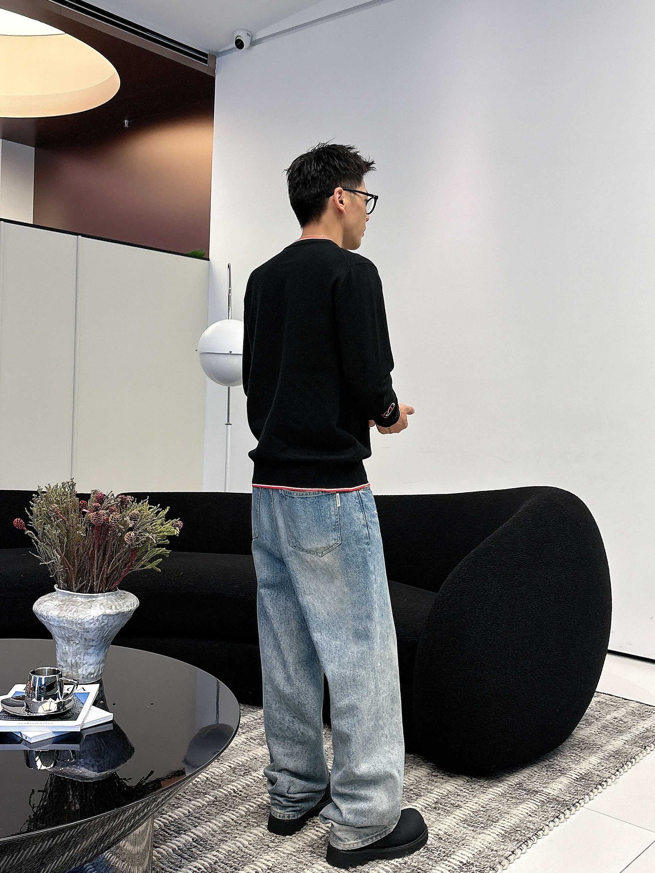 💐蒙口 2025秋冬羊毛混纺圆领针织毛衣，采用进口定制纱线，上身舒适保暖，专柜同步在售。三标齐全。码数: