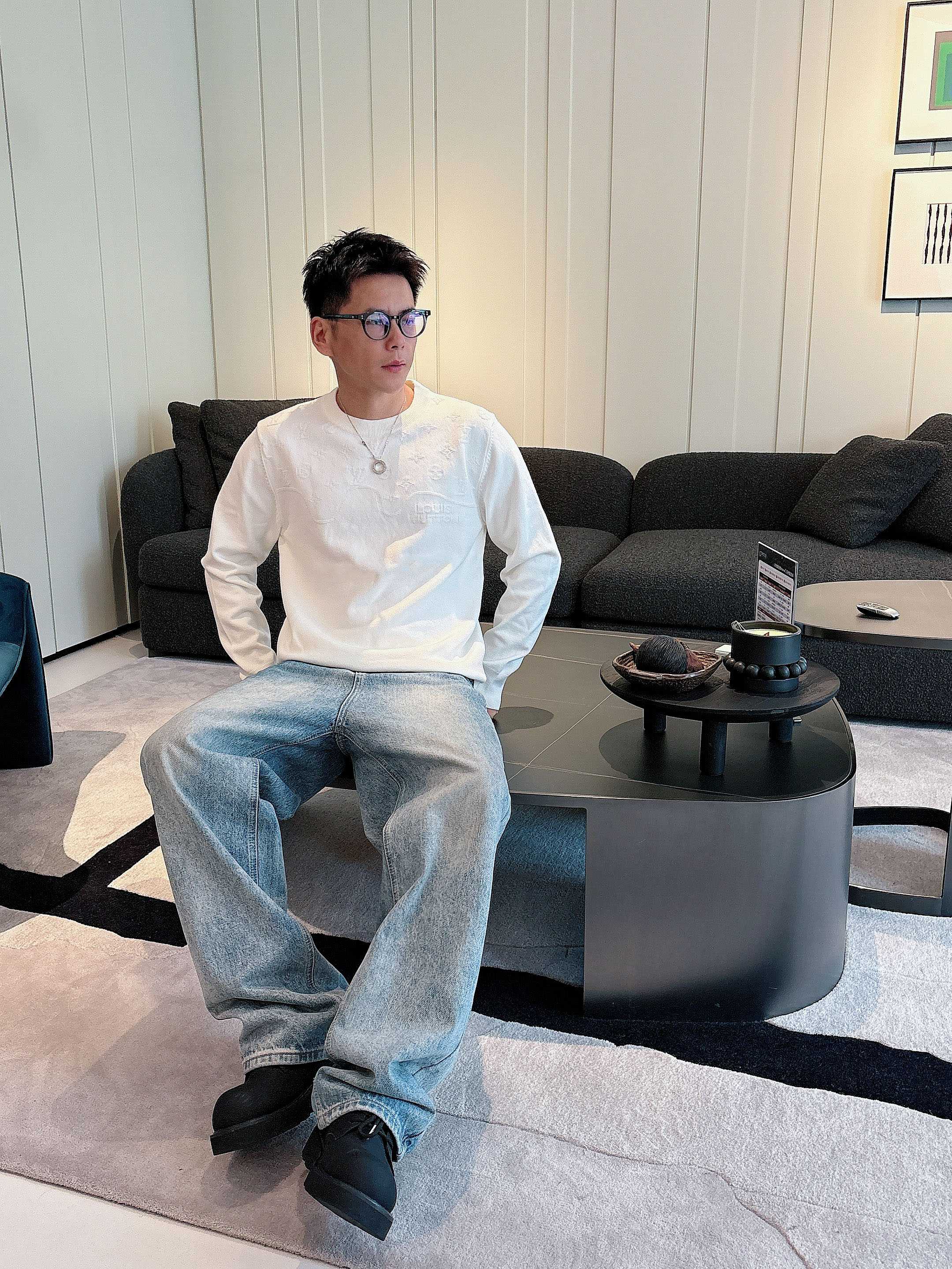 💐Lv 2025秋冬羊毛混纺圆领针织毛衣，采用进口定制纱线，上身舒适保暖，专柜同步在售。三标齐全。码数: