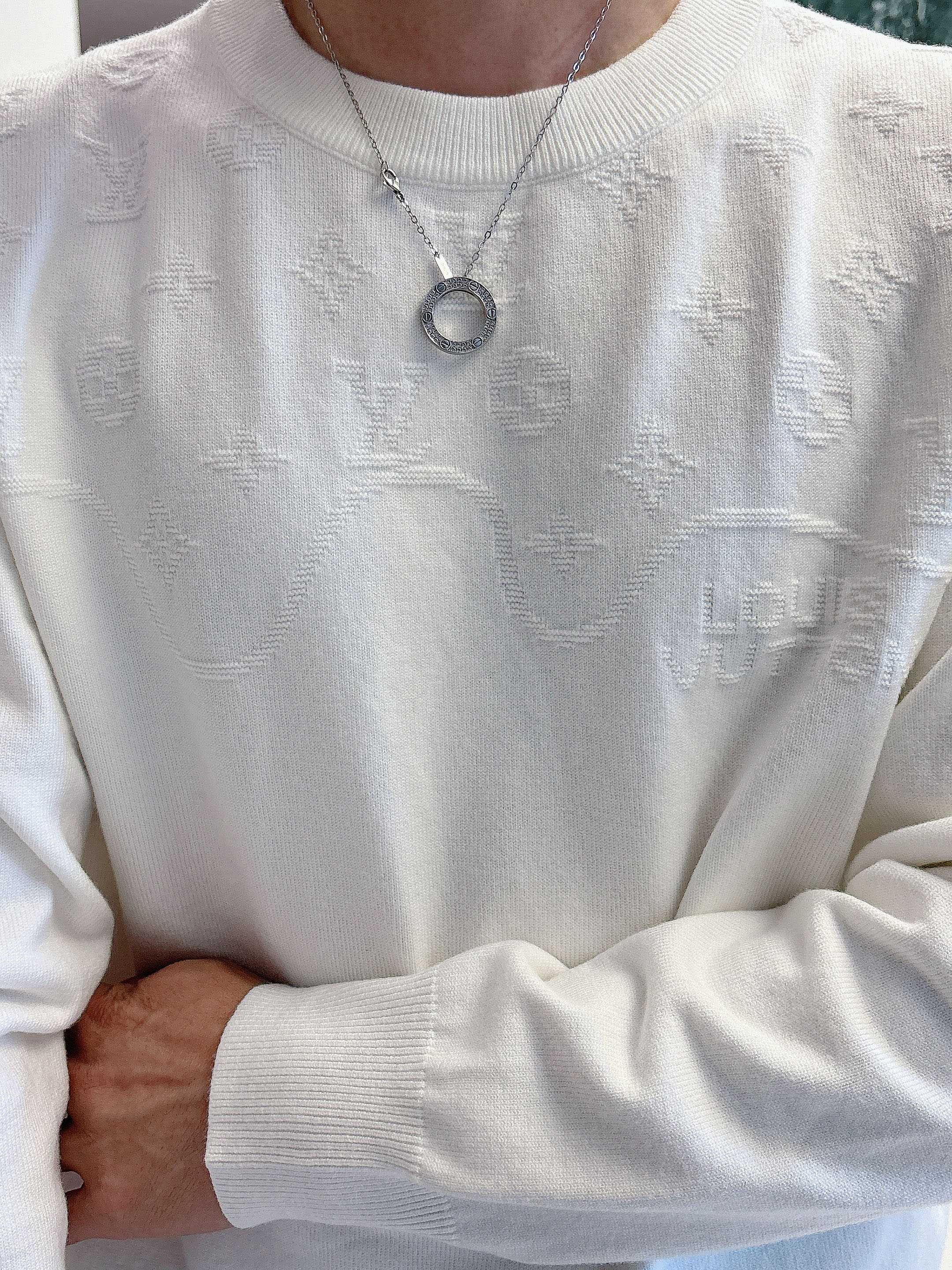 💐Lv 2025秋冬羊毛混纺圆领针织毛衣，采用进口定制纱线，上身舒适保暖，专柜同步在售。三标齐全。码数: