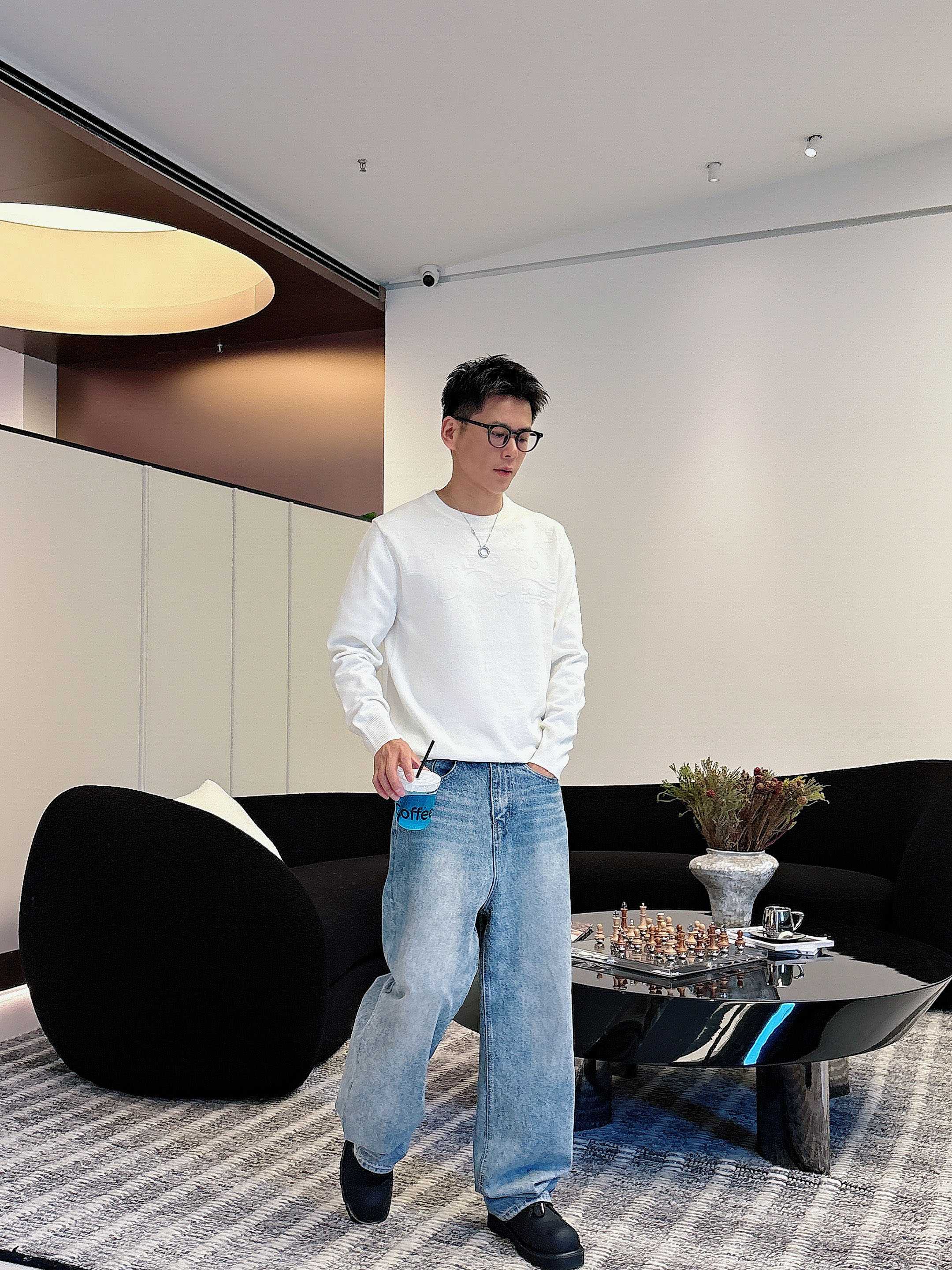 💐Lv 2025秋冬羊毛混纺圆领针织毛衣，采用进口定制纱线，上身舒适保暖，专柜同步在售。三标齐全。码数: