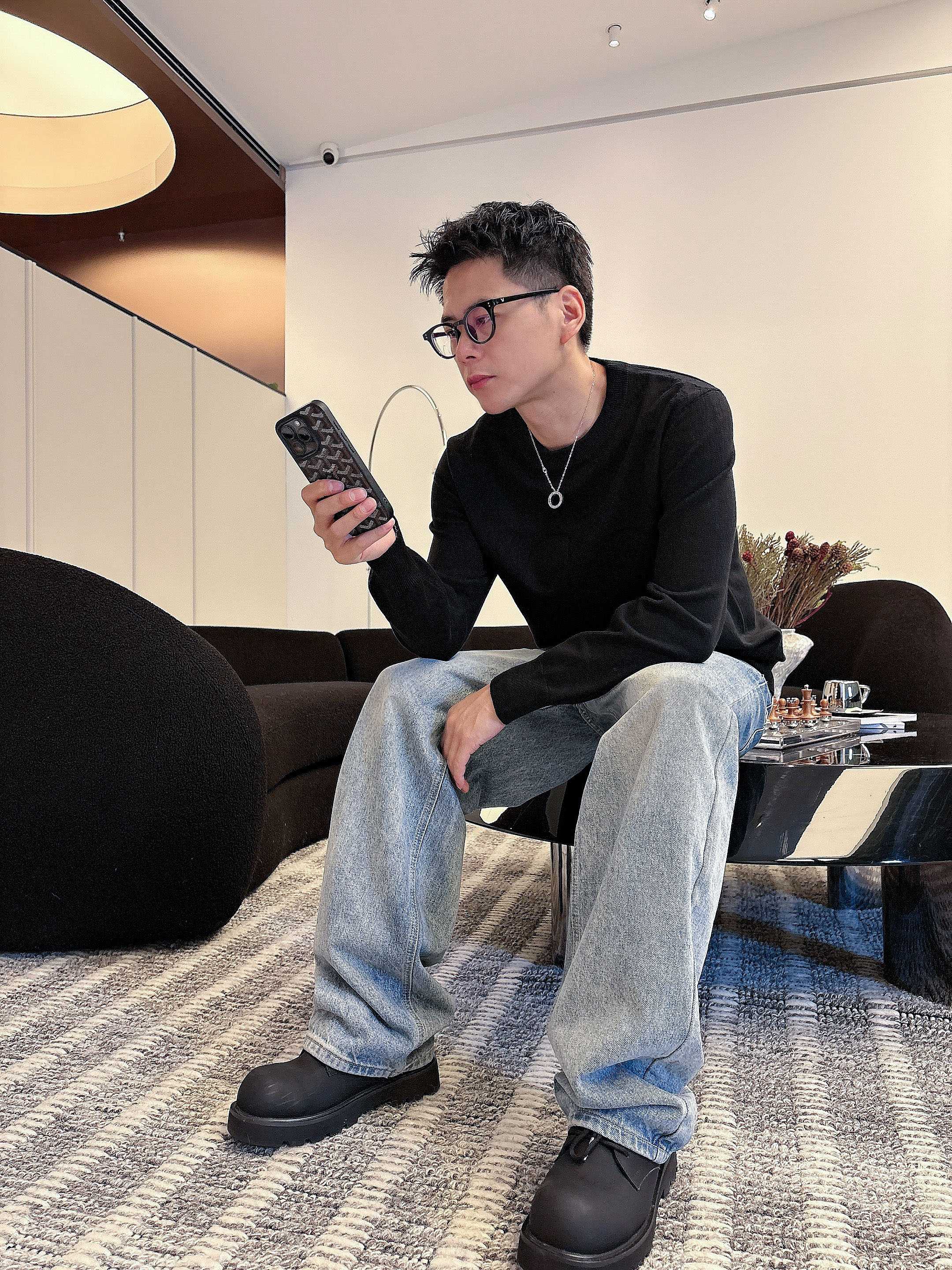 💐Lv 2025秋冬羊毛混纺圆领针织毛衣，采用进口定制纱线，上身舒适保暖，专柜同步在售。三标齐全。码数: