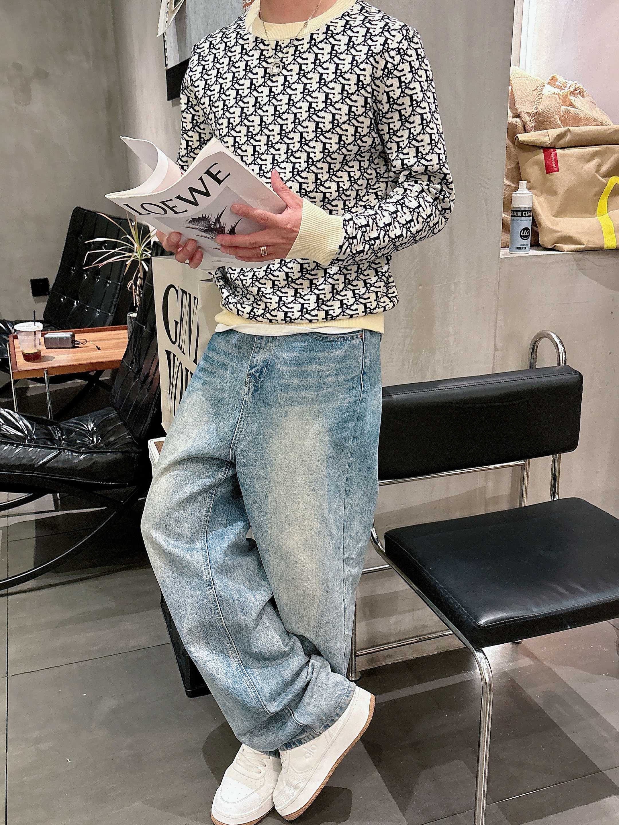 💐迪奥 2025秋冬羊毛混纺圆领针织毛衣，采用进口定制纱线，上身舒适保暖，专柜同步在售。三标齐全。码数: