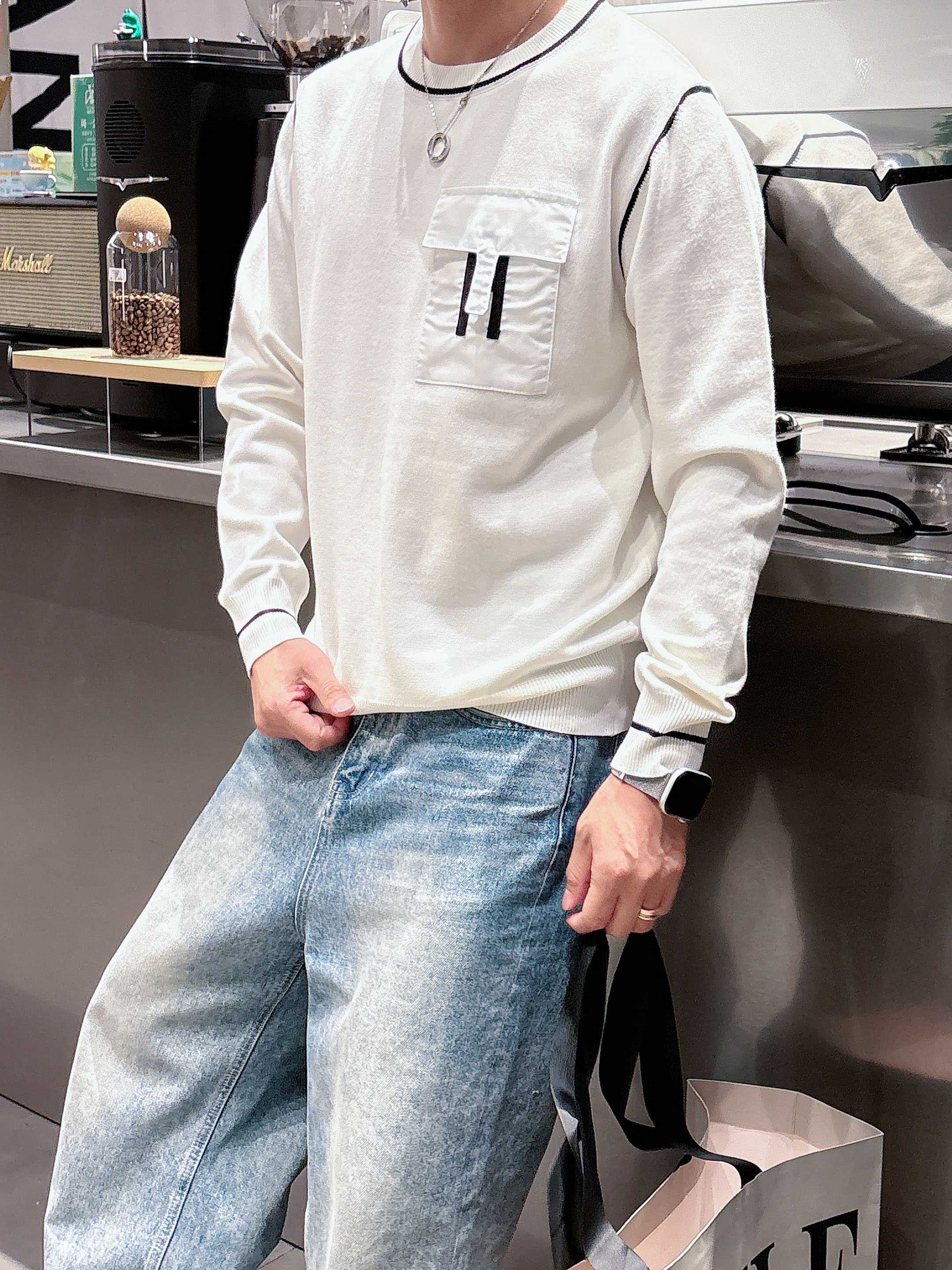 💐爱马仕 2025秋冬羊毛混纺圆领针织毛衣，采用进口定制纱线，上身舒适保暖，专柜同步在售。三标齐全。码数