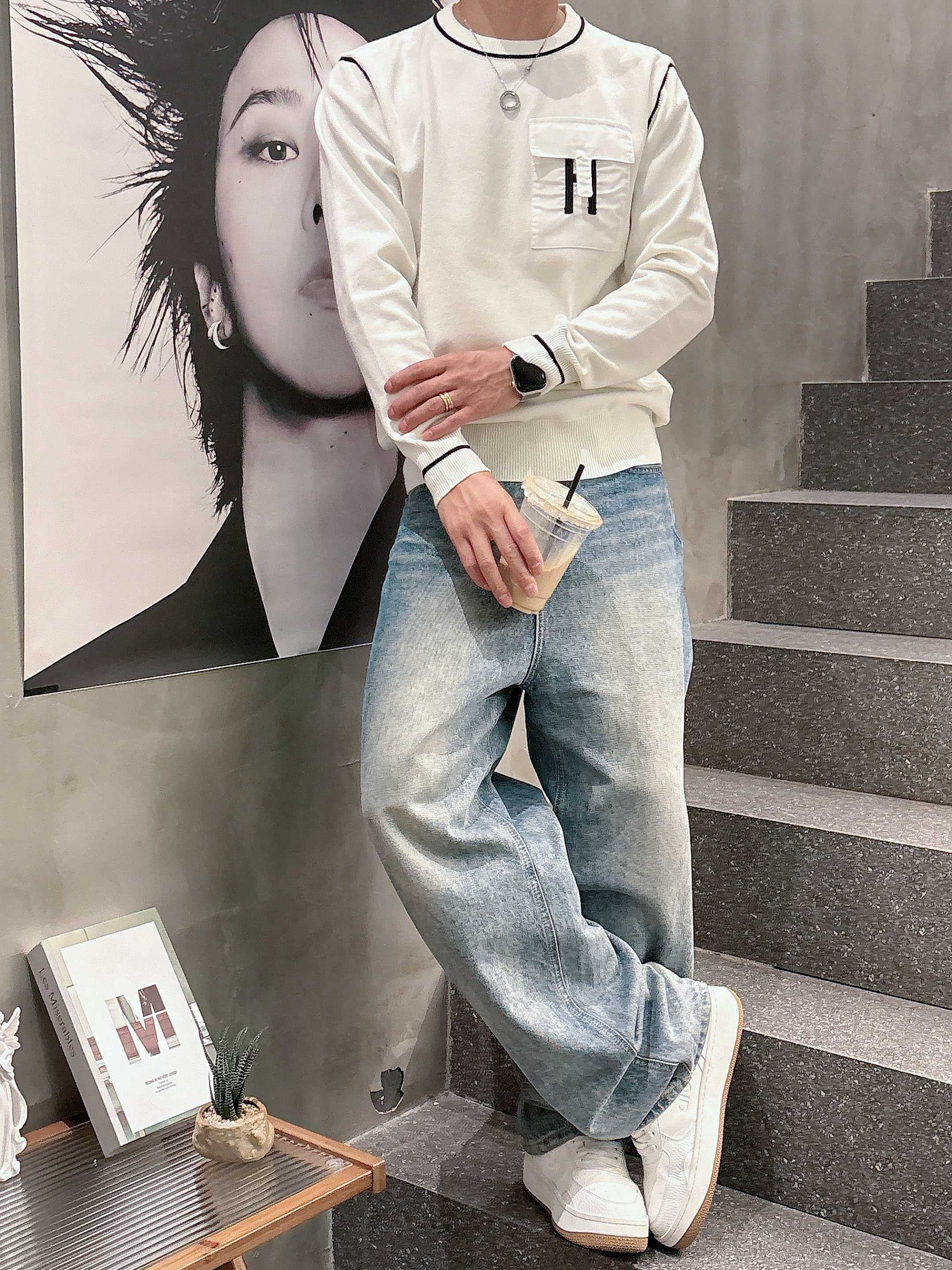 💐爱马仕 2025秋冬羊毛混纺圆领针织毛衣，采用进口定制纱线，上身舒适保暖，专柜同步在售。三标齐全。码数