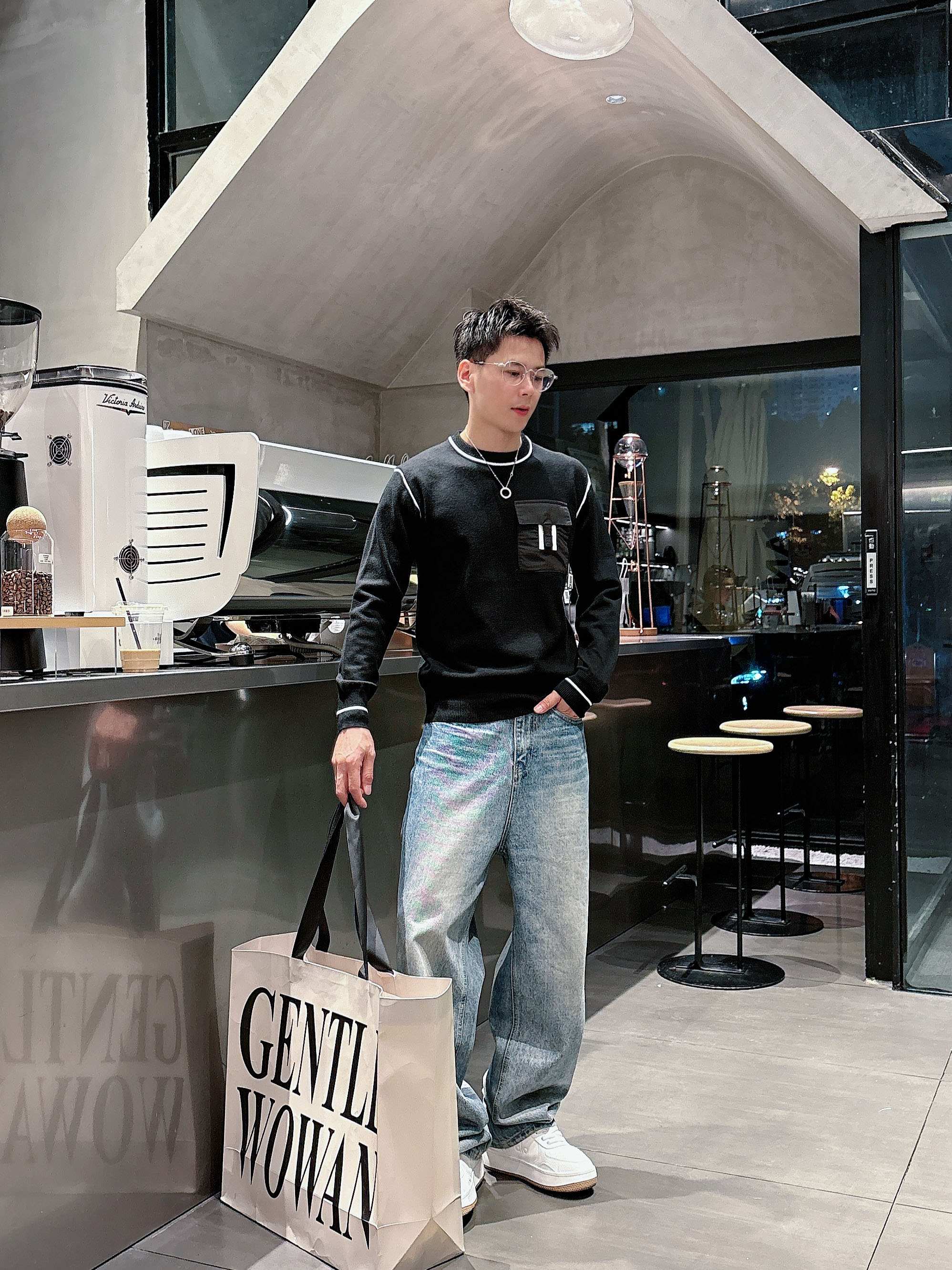 💐爱马仕 2025秋冬羊毛混纺圆领针织毛衣，采用进口定制纱线，上身舒适保暖，专柜同步在售。三标齐全。码数