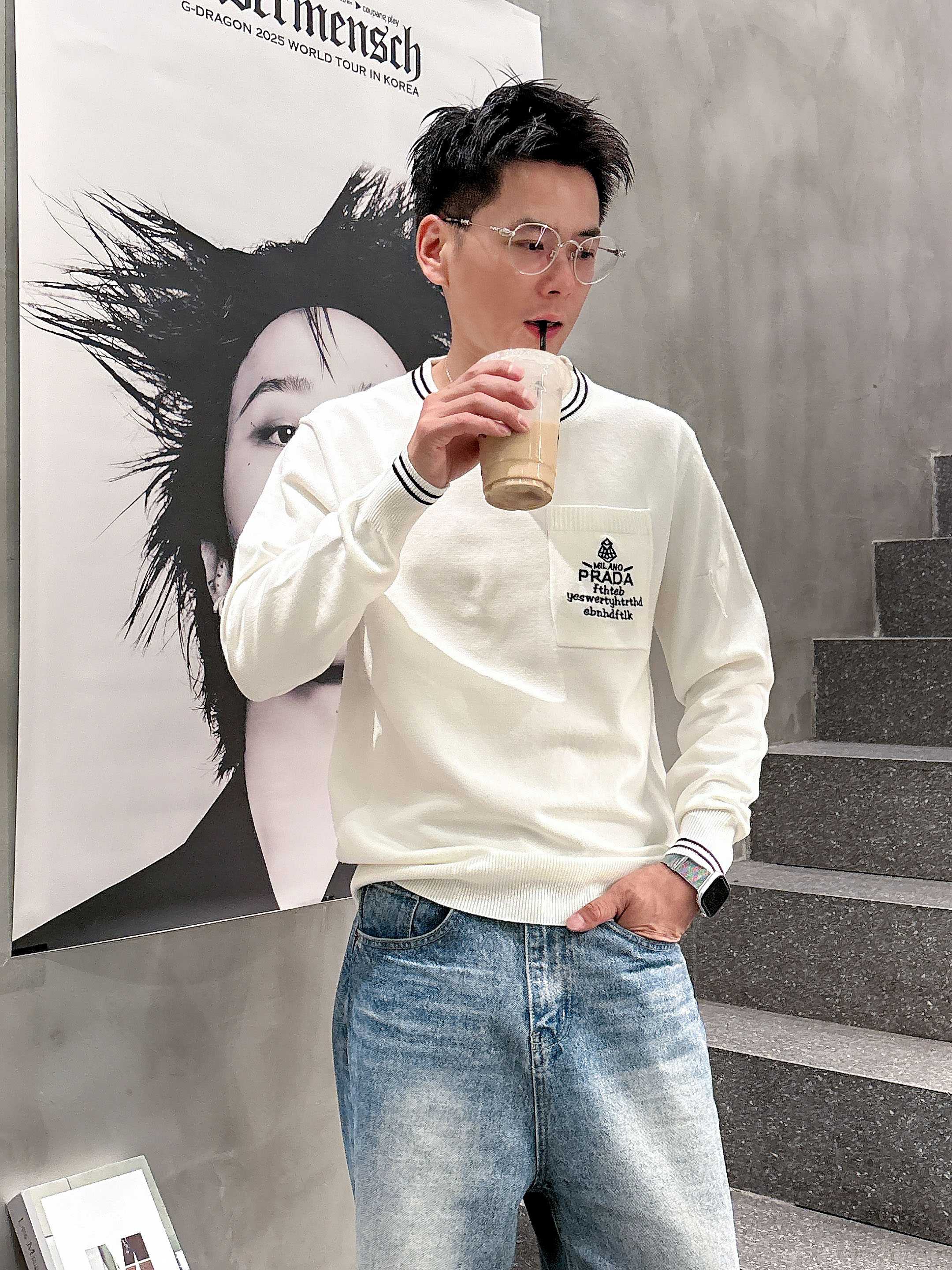 💐普拉达 2025秋冬羊毛混纺圆领针织毛衣，采用进口定制纱线，上身舒适保暖，专柜同步在售。三标齐全。码数