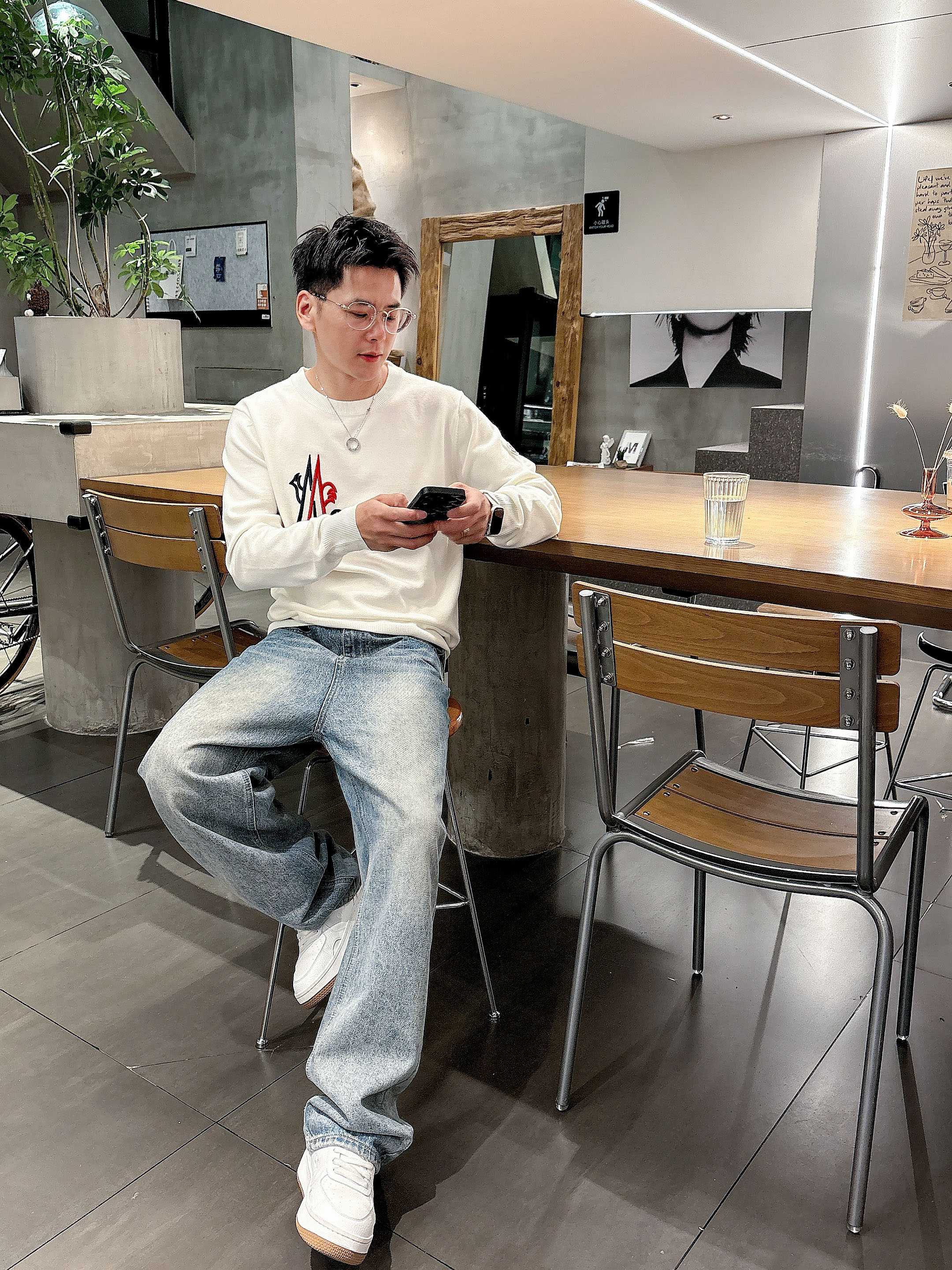 💐蒙口 2025秋冬羊毛混纺圆领针织毛衣，采用进口定制纱线，上身舒适保暖，专柜同步在售。三标齐全。码数: