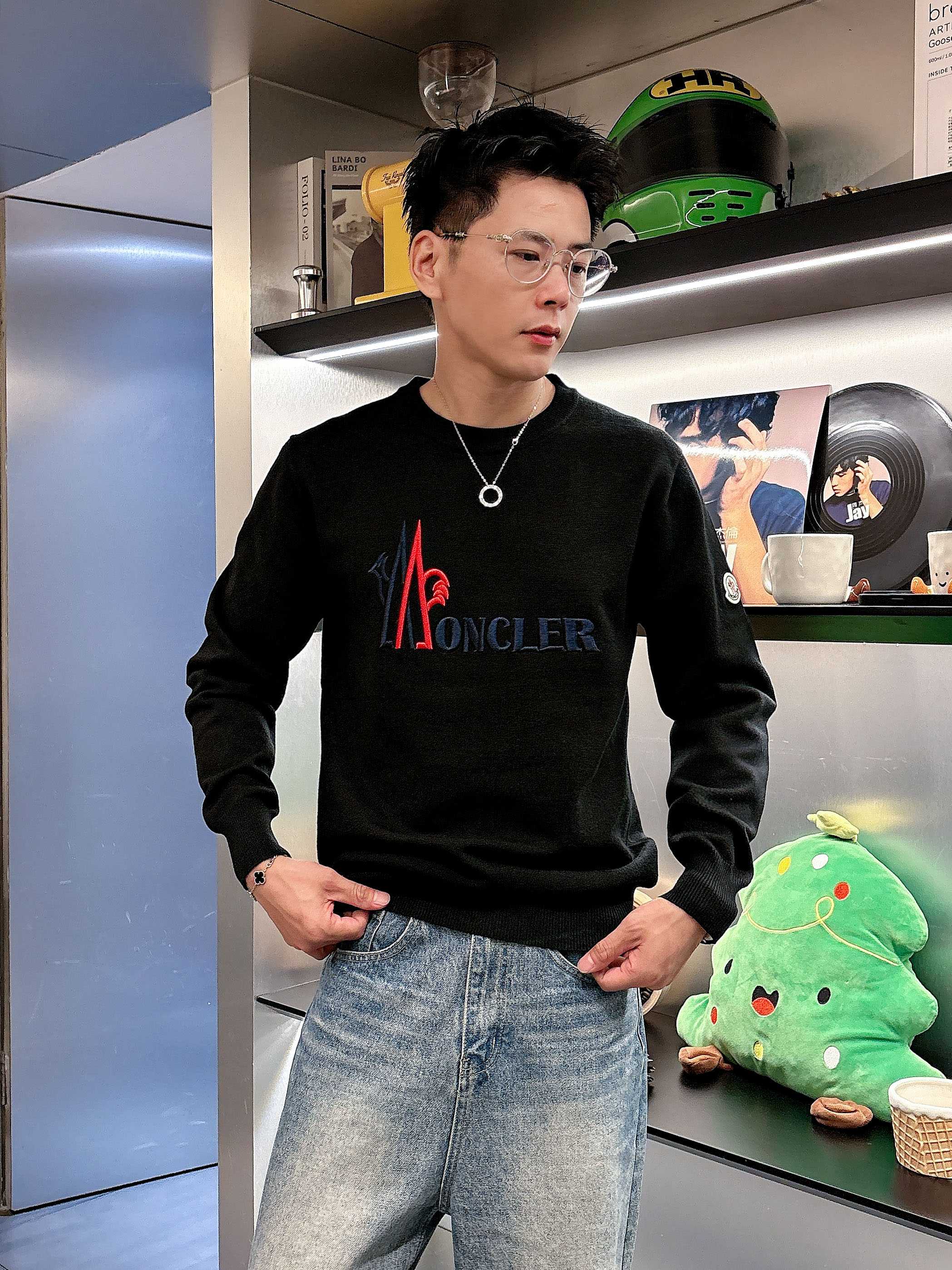 💐蒙口 2025秋冬羊毛混纺圆领针织毛衣，采用进口定制纱线，上身舒适保暖，专柜同步在售。三标齐全。码数: