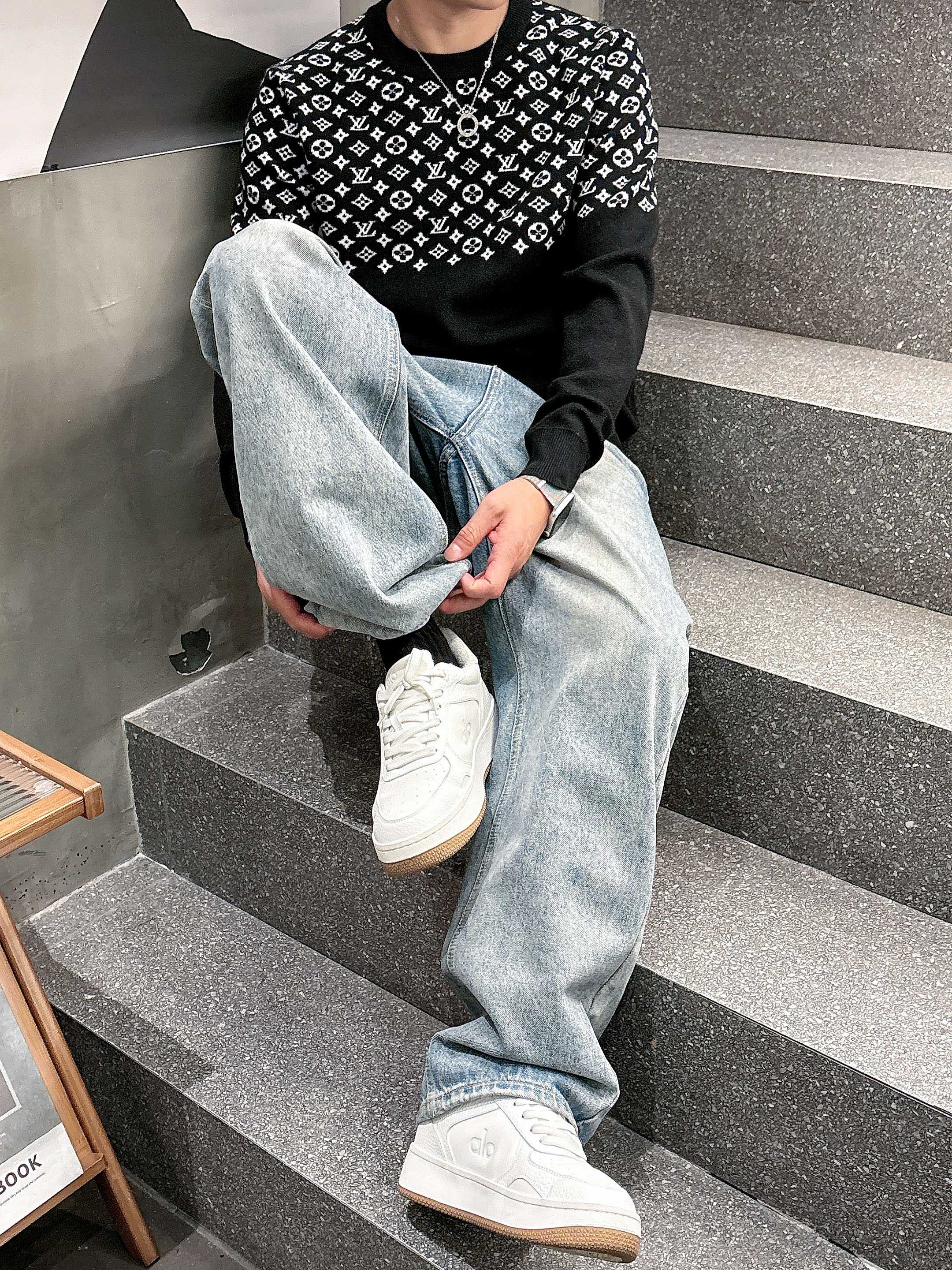 💐Lv 2025秋冬羊毛混纺圆领针织毛衣，采用进口定制纱线，上身舒适保暖，专柜同步在售。三标齐全。码数: