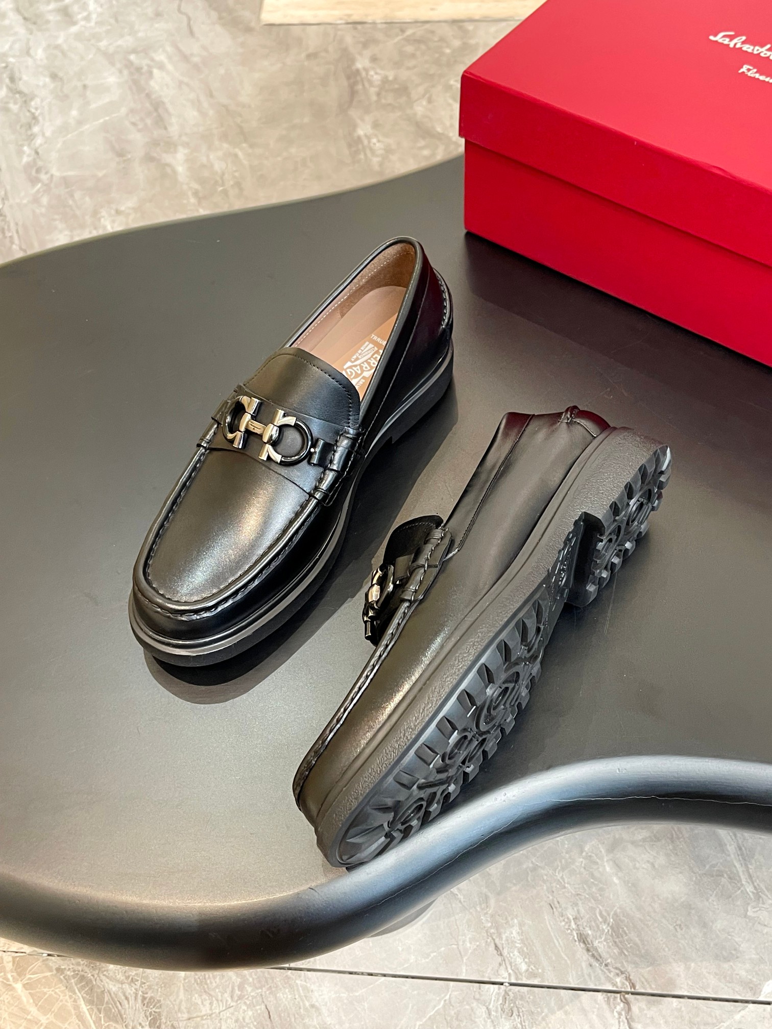 Salvatore Ferragamo Men's Leather Loafers with Contrast Rubber Sole 6 a1729138169153 5076