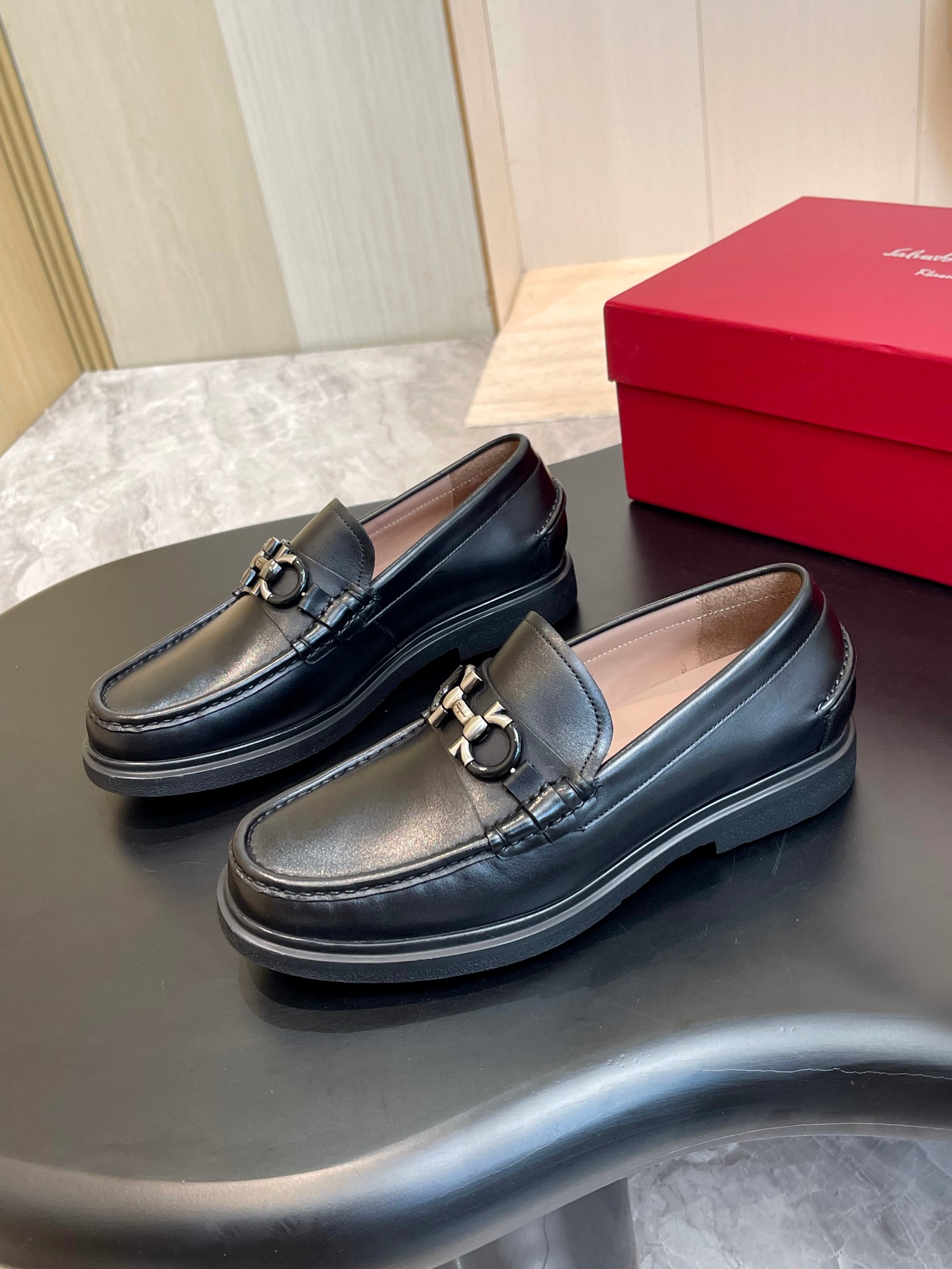 Salvatore Ferragamo Men's Leather Loafers with Contrast Rubber Sole 4 a1729138169255 3838