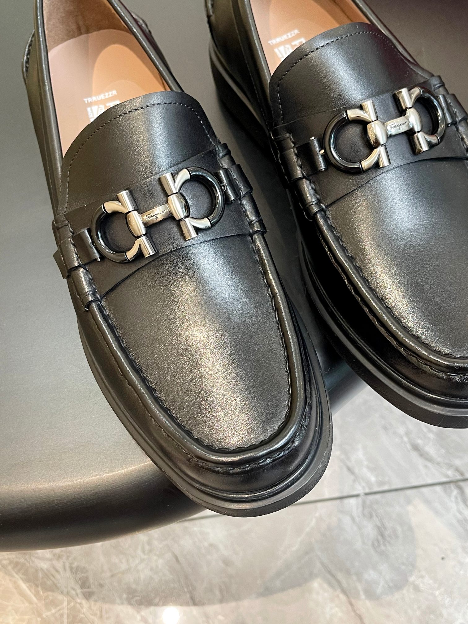 Salvatore Ferragamo Men's Leather Loafers with Contrast Rubber Sole 7 a1729138169500 1310