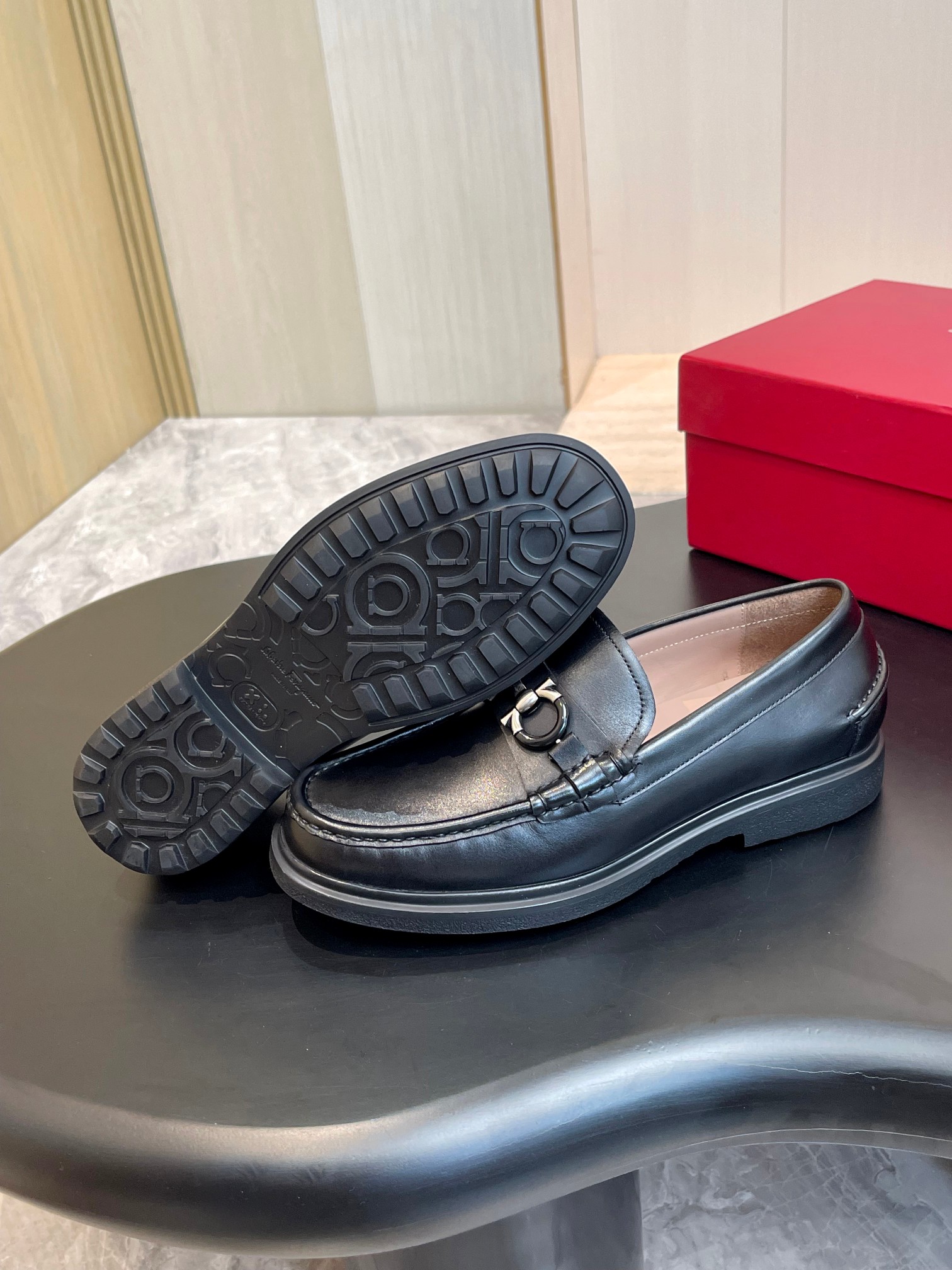 Salvatore Ferragamo Men's Leather Loafers with Contrast Rubber Sole 10 a1729138170603 7466