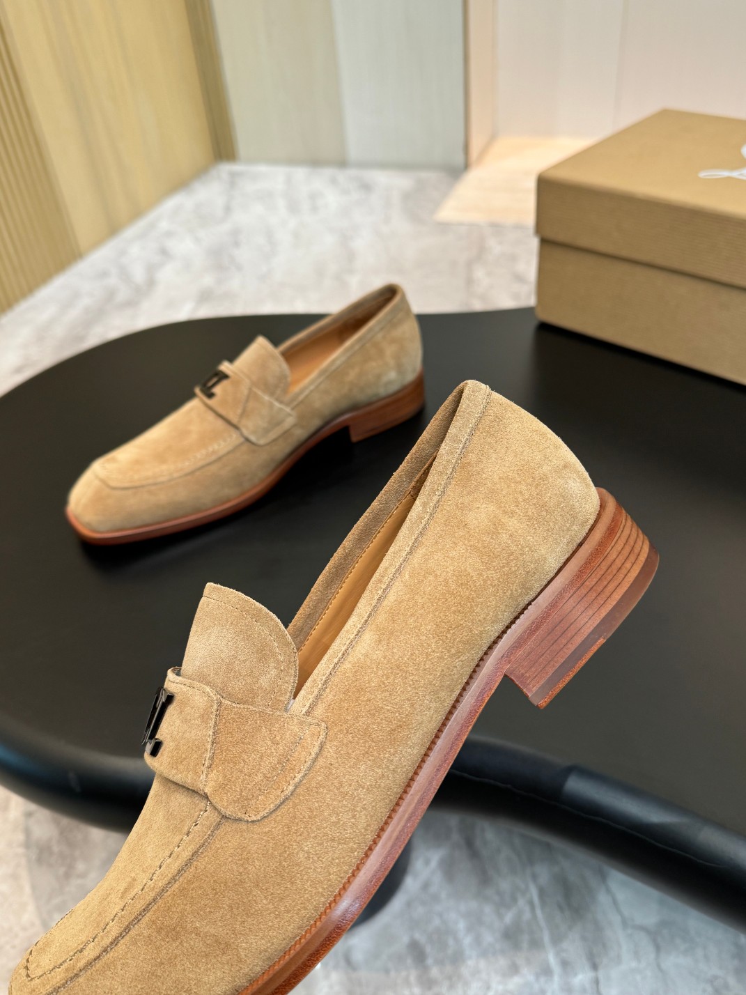 Christian Louboutin Style Red Leather Men's Shoes style reference detail image 7 from source 782843