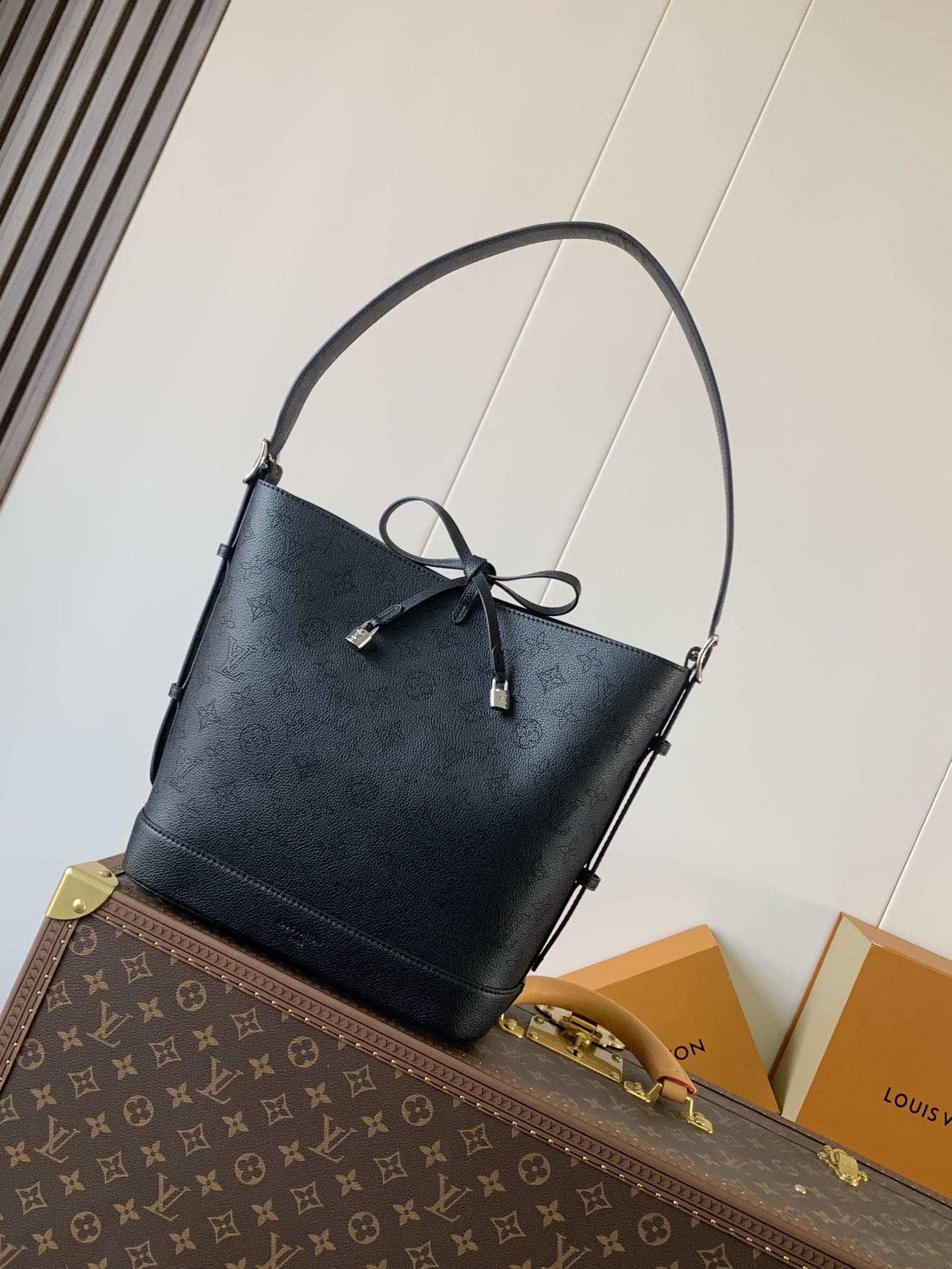 Louis Vuitton LV Flore Tassen handtassen Abrikos kleur Zwart Afdrukken Koeienhuid M12139