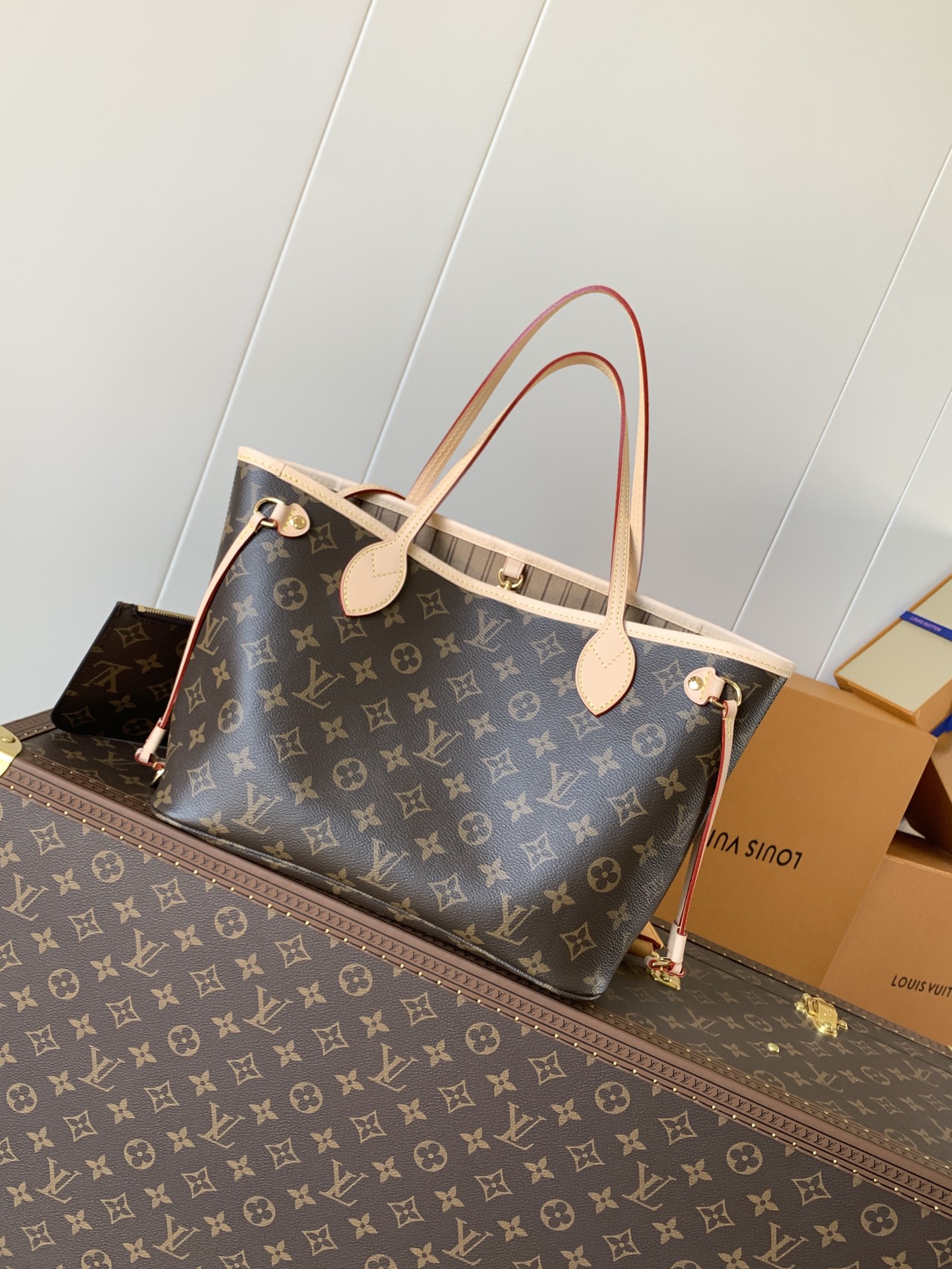 Louis Vuitton 包内经过重新设计，并采用灵感源自路易威登档案馆的 细节-织物内衬内袋