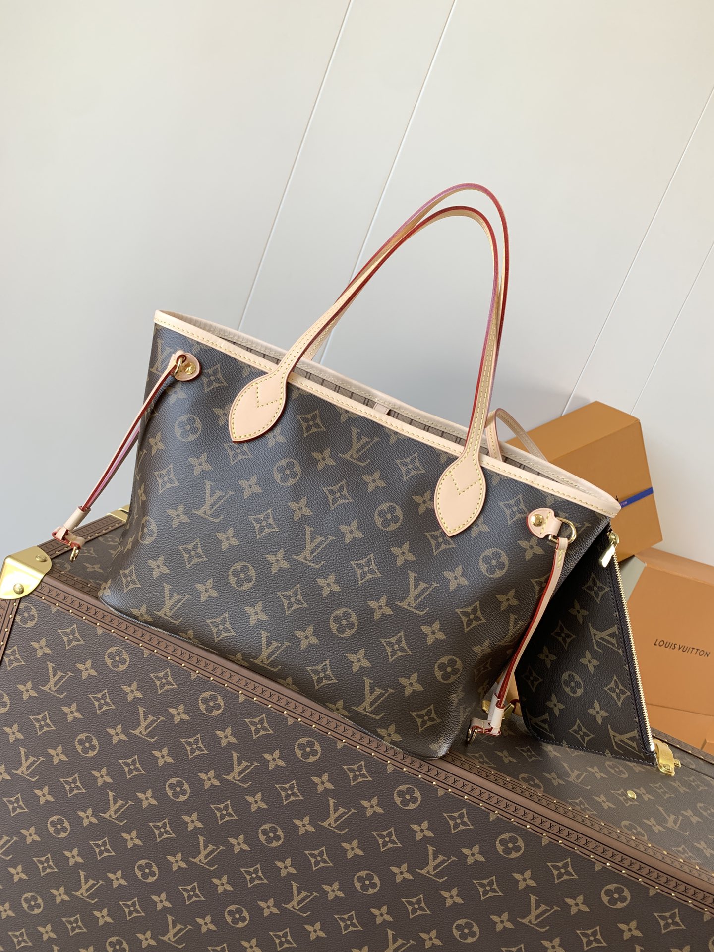 Louis Vuitton 包内经过重新设计，并采用灵感源自路易威登档案馆的 细节-织物内衬内袋