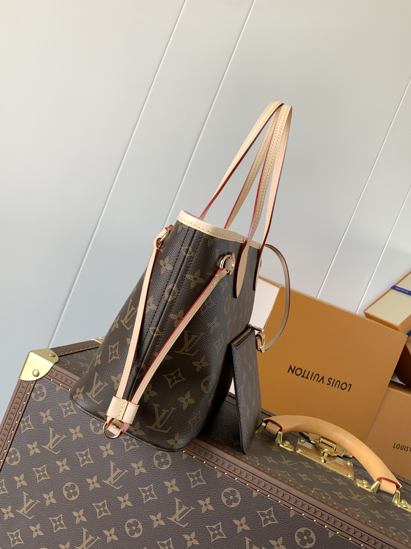 Louis Vuitton 包内经过重新设计，并采用灵感源自路易威登档案馆的 细节-织物内衬内袋