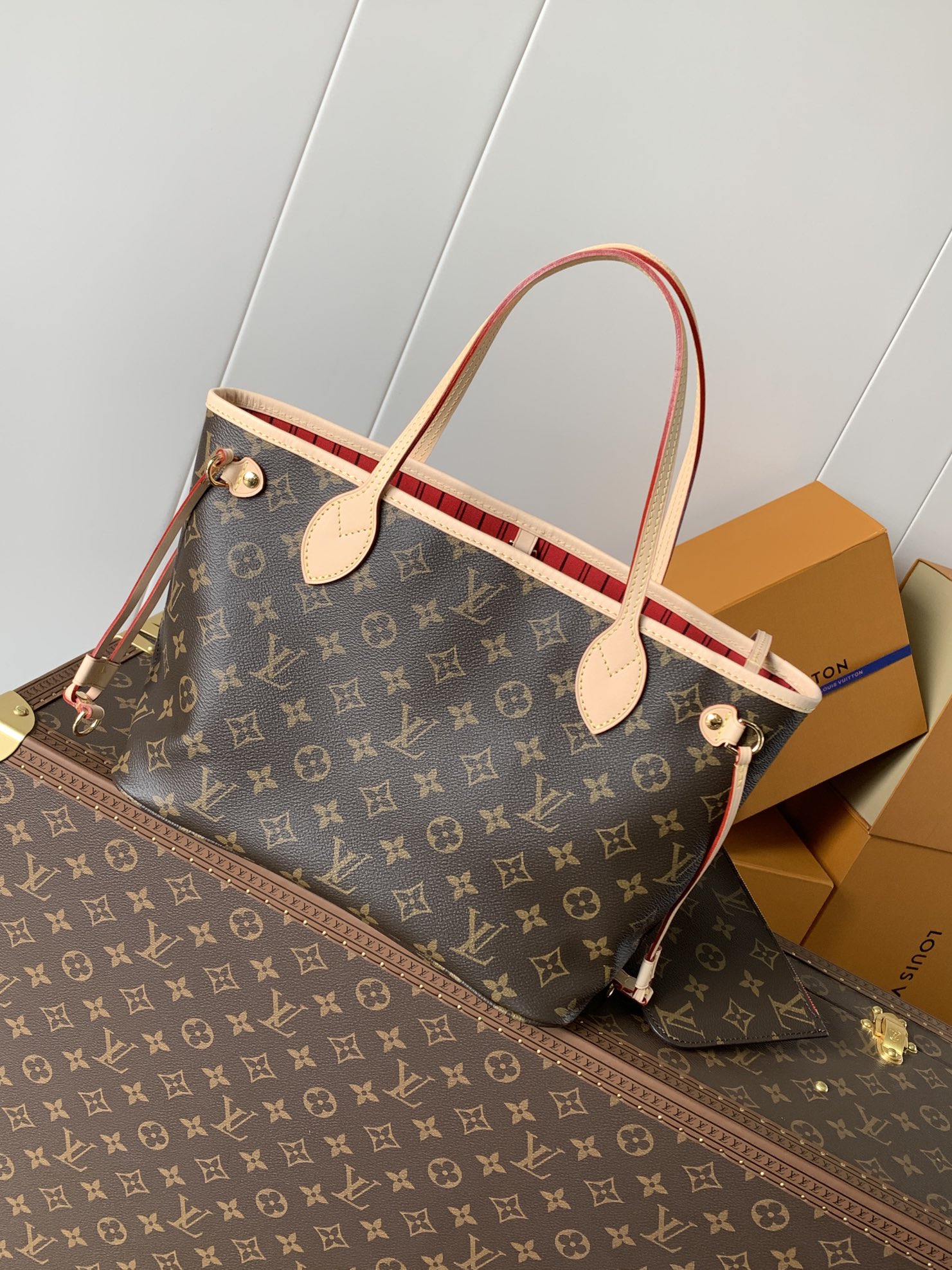 Louis Vuitton 包内经过重新设计，并采用灵感源自路易威登档案馆的 细节-织物内衬内袋