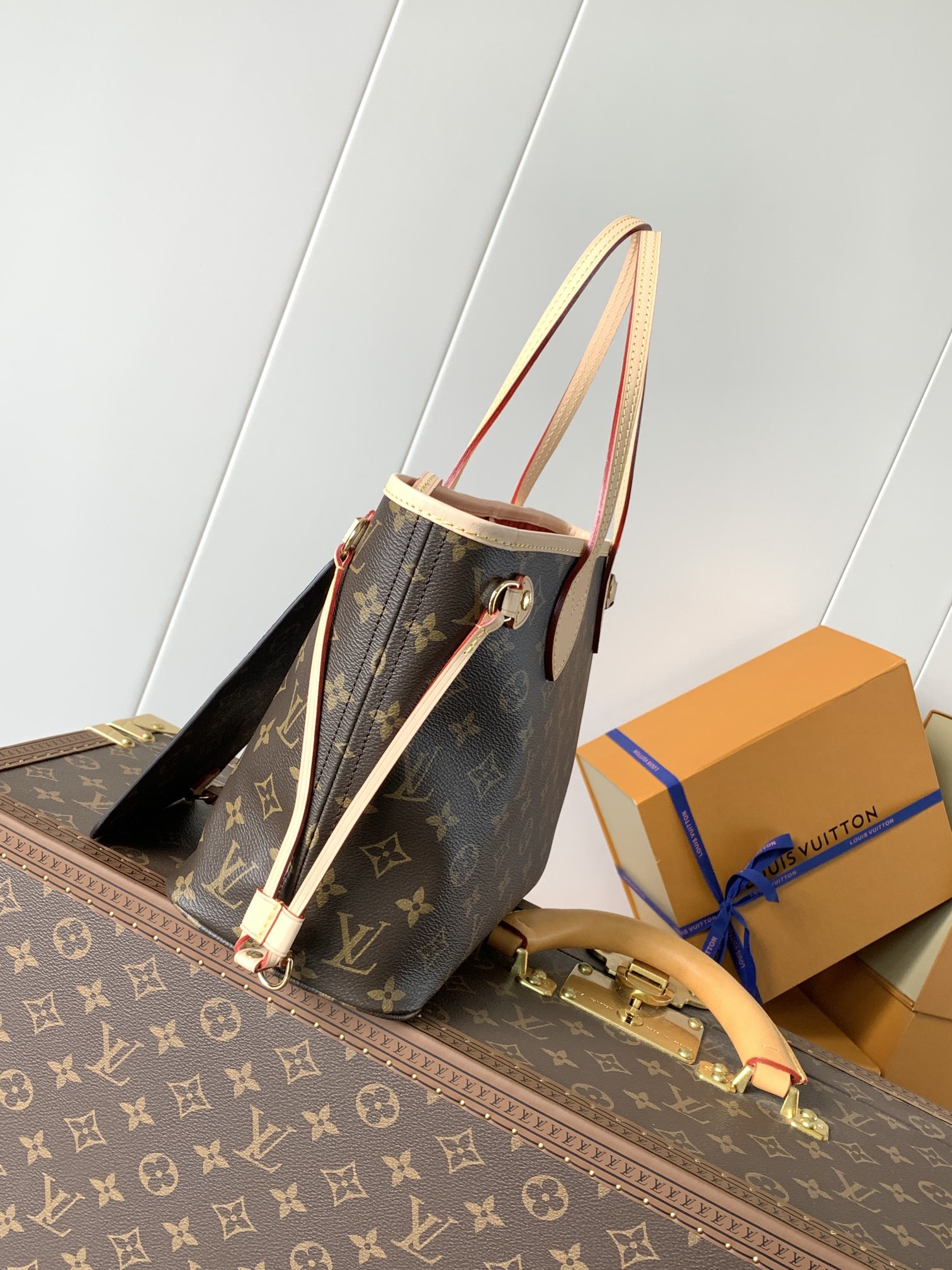 Louis Vuitton 包内经过重新设计，并采用灵感源自路易威登档案馆的 细节-织物内衬内袋