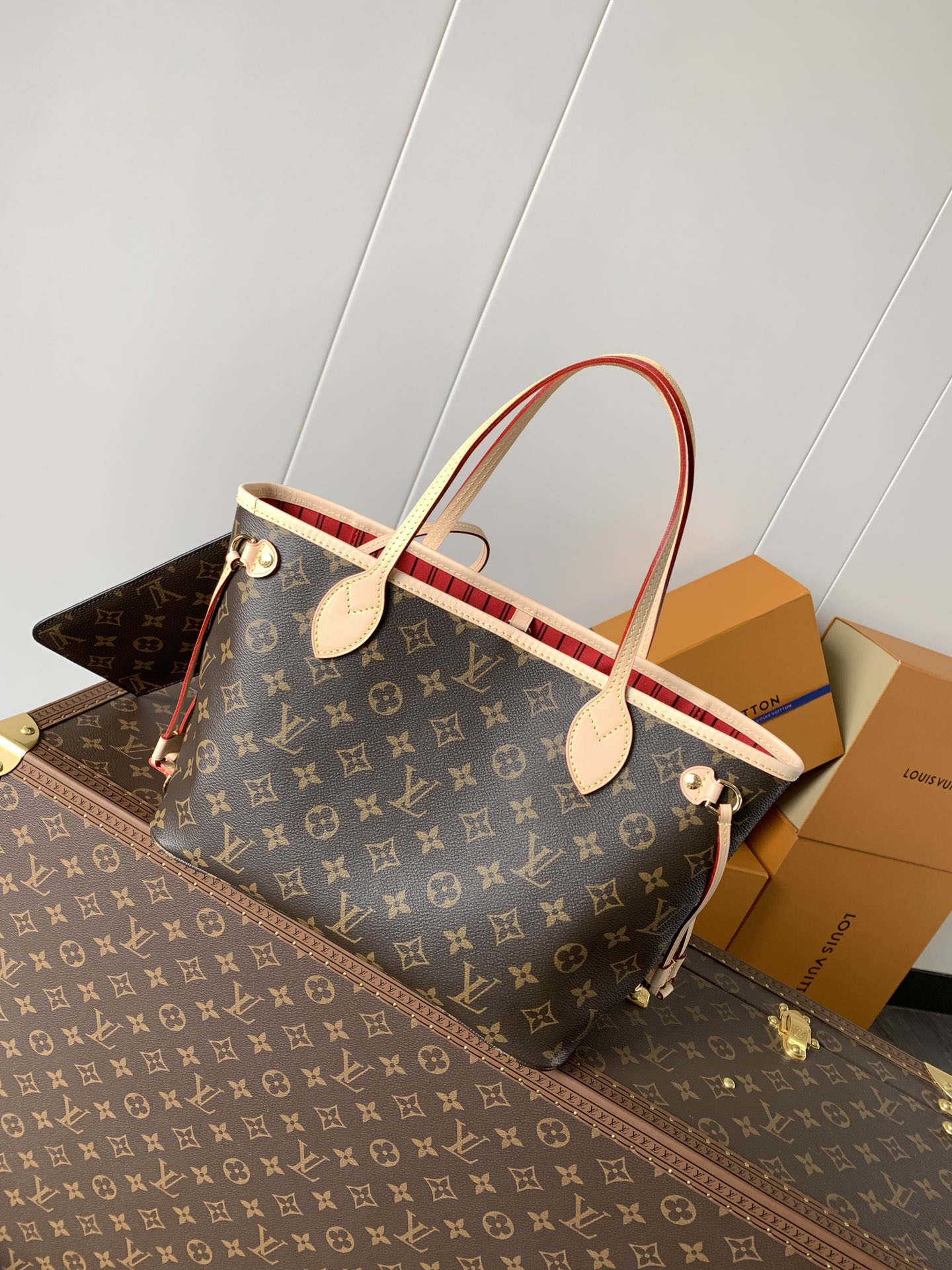 Louis Vuitton 包内经过重新设计，并采用灵感源自路易威登档案馆的 细节-织物内衬内袋