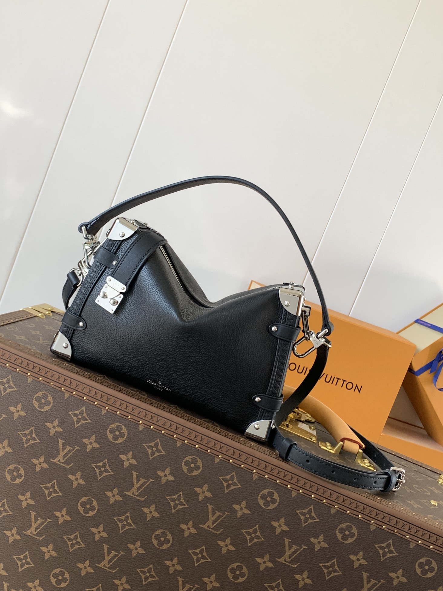 顶级原单,变码芯片
M25160黑色 M25072灰色 M24309亚黑扣
顶级原单 创意总监 Nico