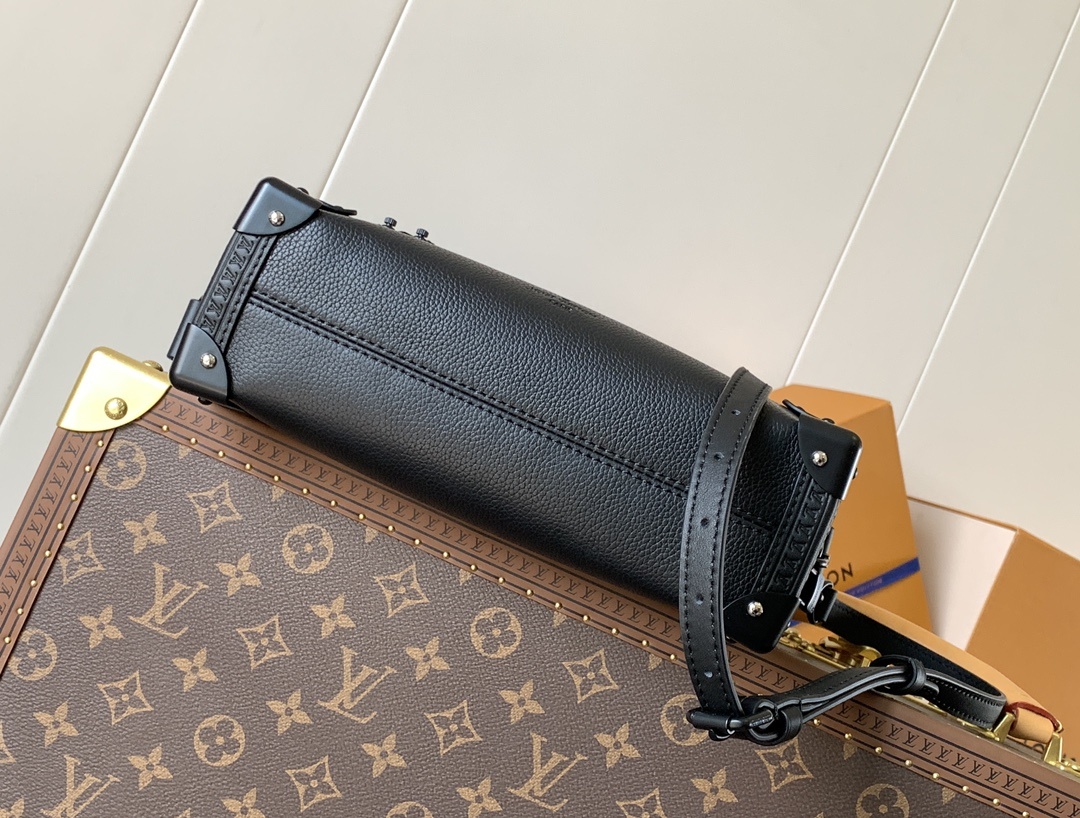 顶级原单,变码芯片
M25160黑色 M25072灰色 M24309亚黑扣
顶级原单 创意总监 Nico