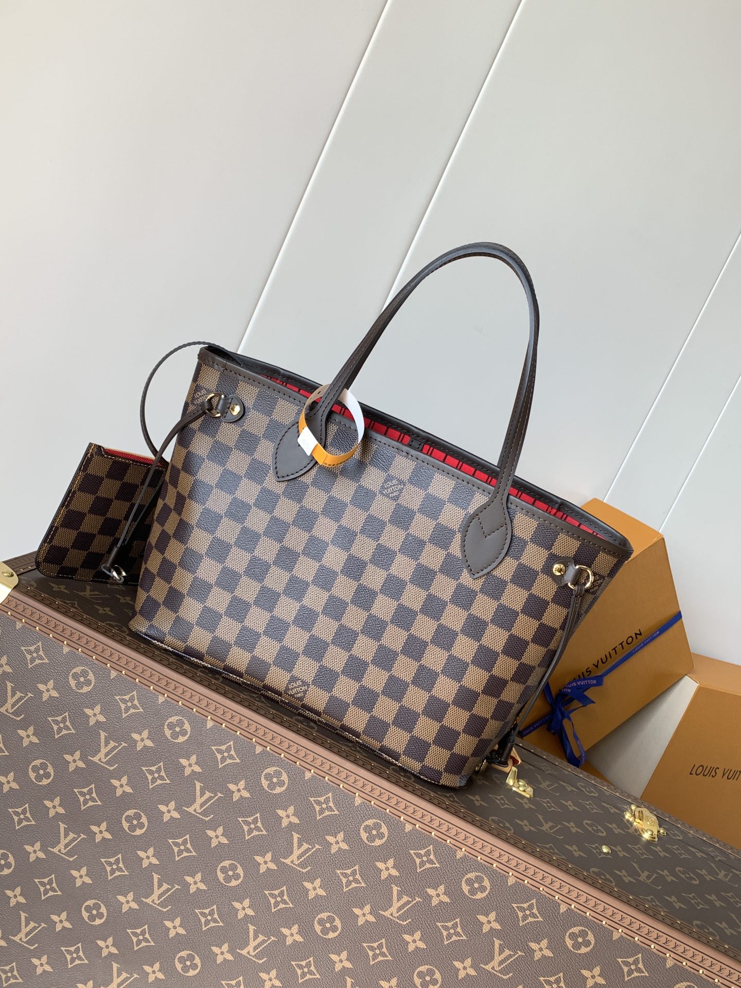 Louis Vuitton 包内经过重新设计，并采用灵感源自路易威登档案馆的 细节-织物内衬内袋
